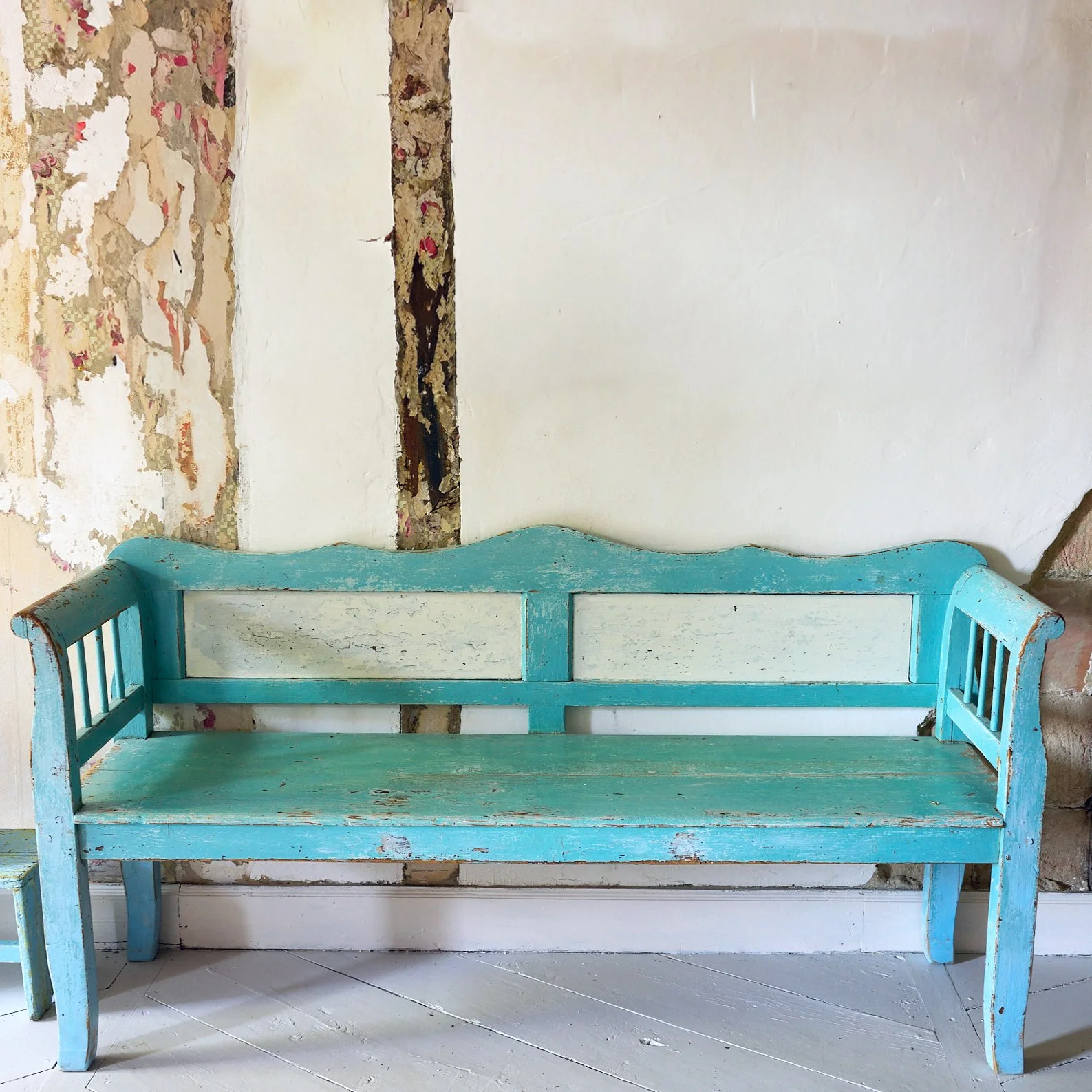 Brocante_La Duchesse en Pyjama_GRAND BANC EN BOIS PEINT.jpg