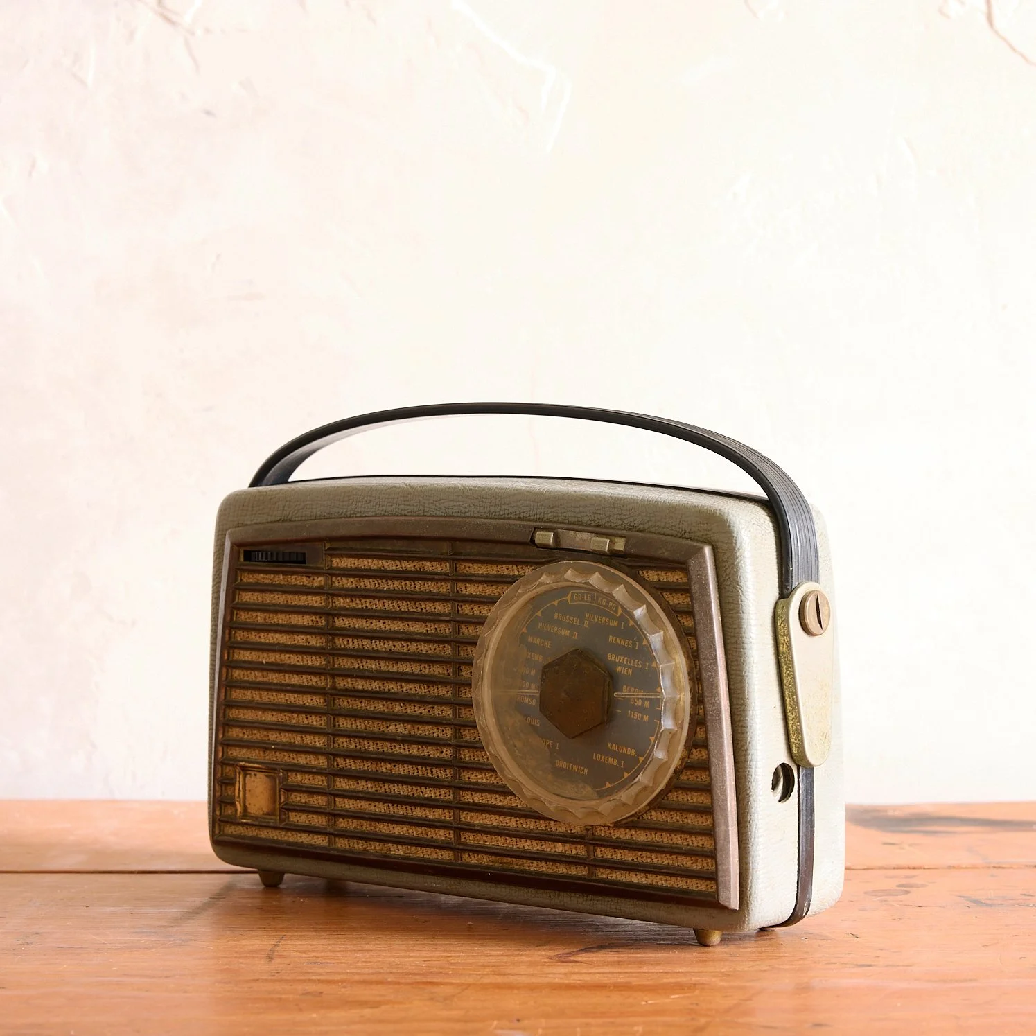 Brocante_La Duchesse en Pyjama_TRANSISTOR_ 1.jpg