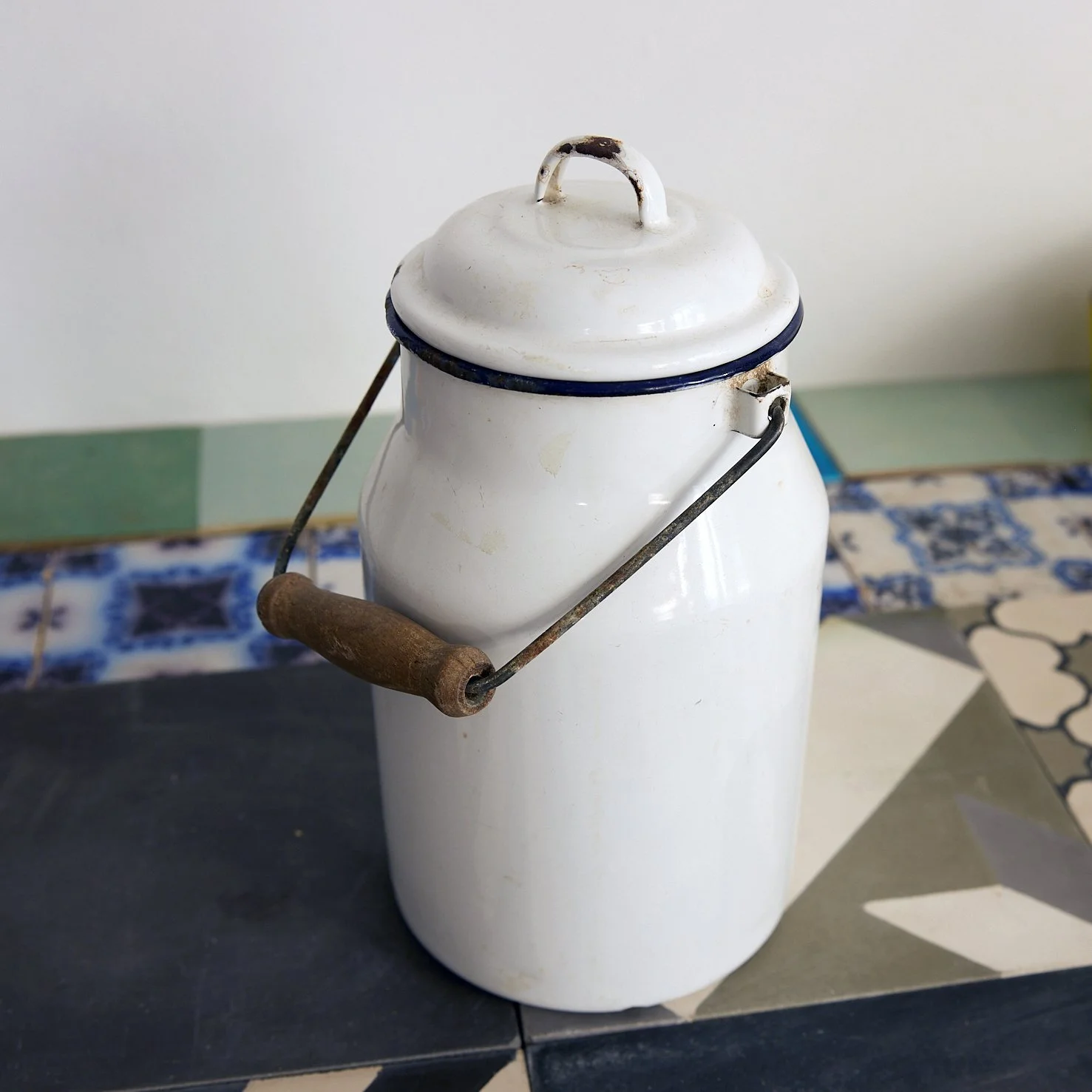 Brocante_La Duchesse en Pyjama_POT A LAIT B.jpg