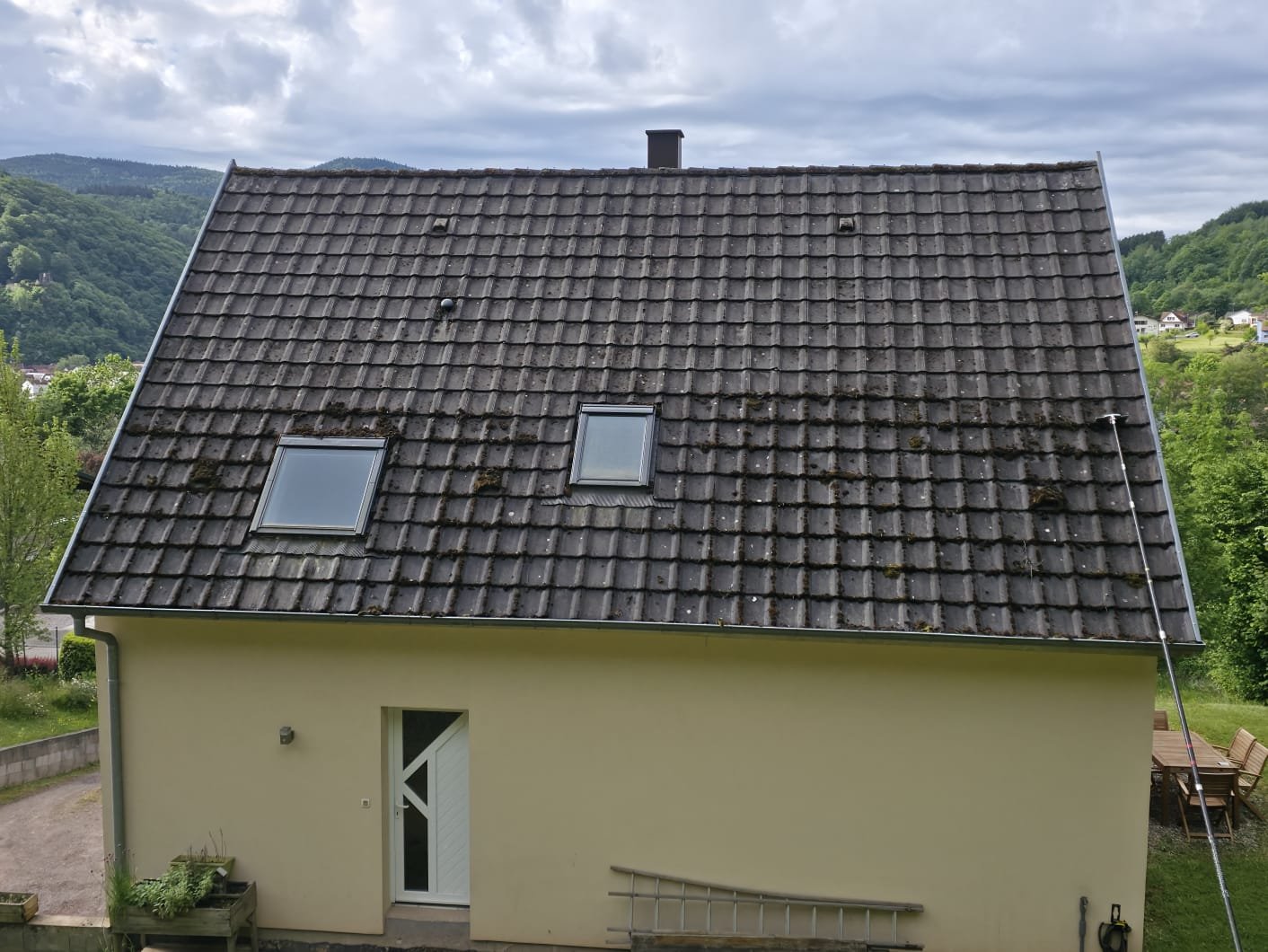 Nettoyage de toiture à la perche à Schirmeck | Entretien et démoussage professionnel