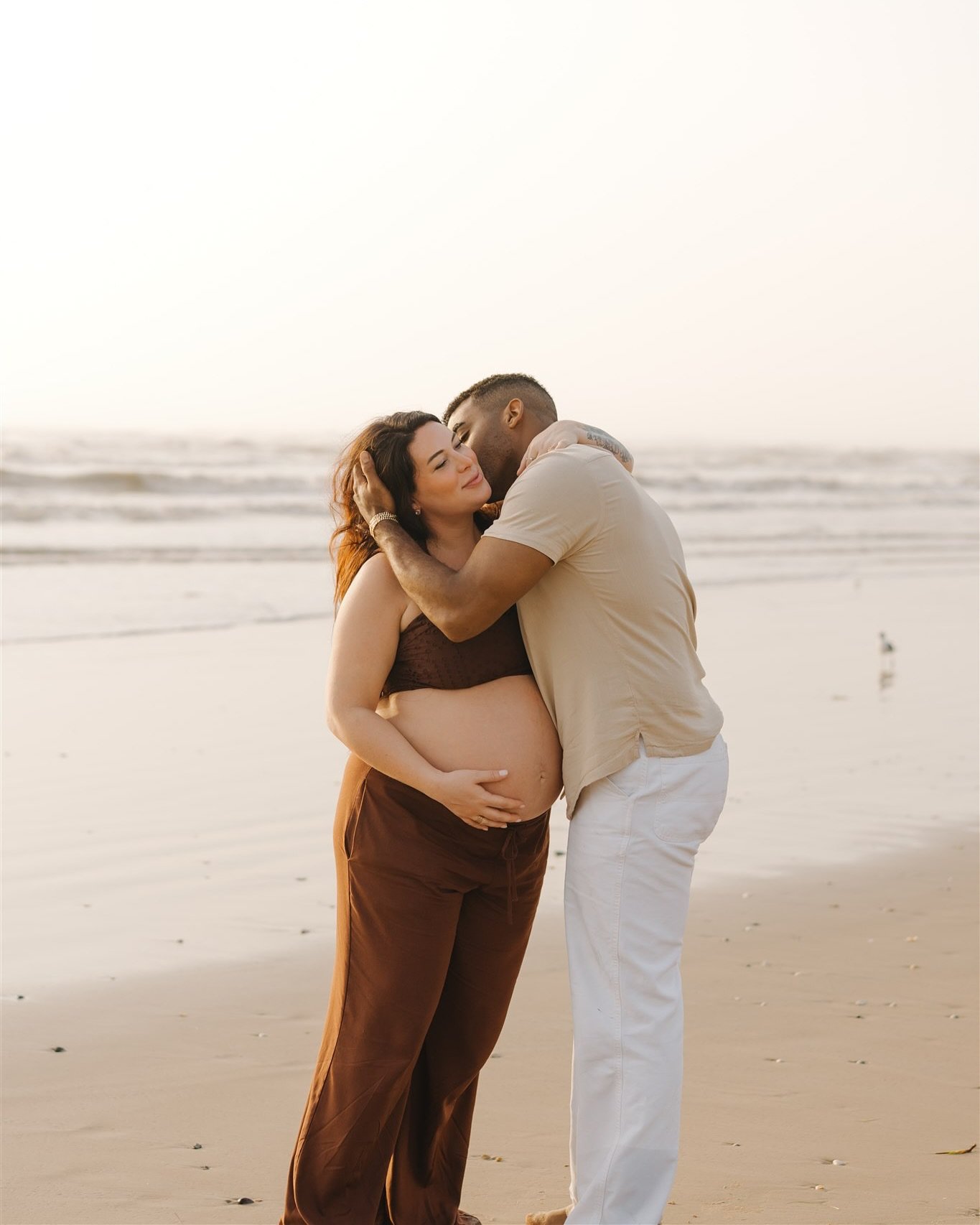 Maternity sessions at the beach are 👨🏻&zwj;🍳💋 *chefs kiss*

C+D are about to be twin parents and I am so dang excited for these two 🥹🤍🤍

#texasbeach #maternity #southpadreislandphotographer