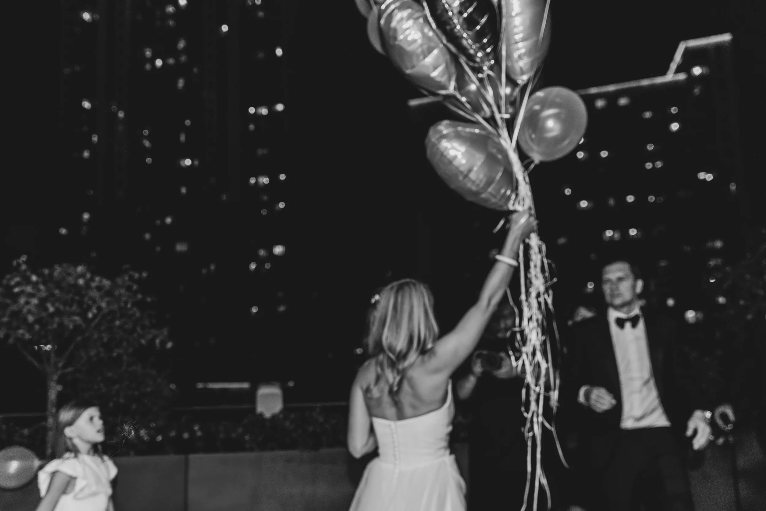 wedding-reception-balloons-shanghai-skyline.webp