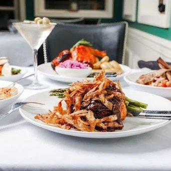 Friday Eve in Cape May just got better! The Boarding House is open Thursdays and so are some great Cape May restaurants including @oysterbayrestaurant_, @tishascm_, @madbatterrestaurant, @grana_byob and more. 

Book your Thursday night stay at boardi