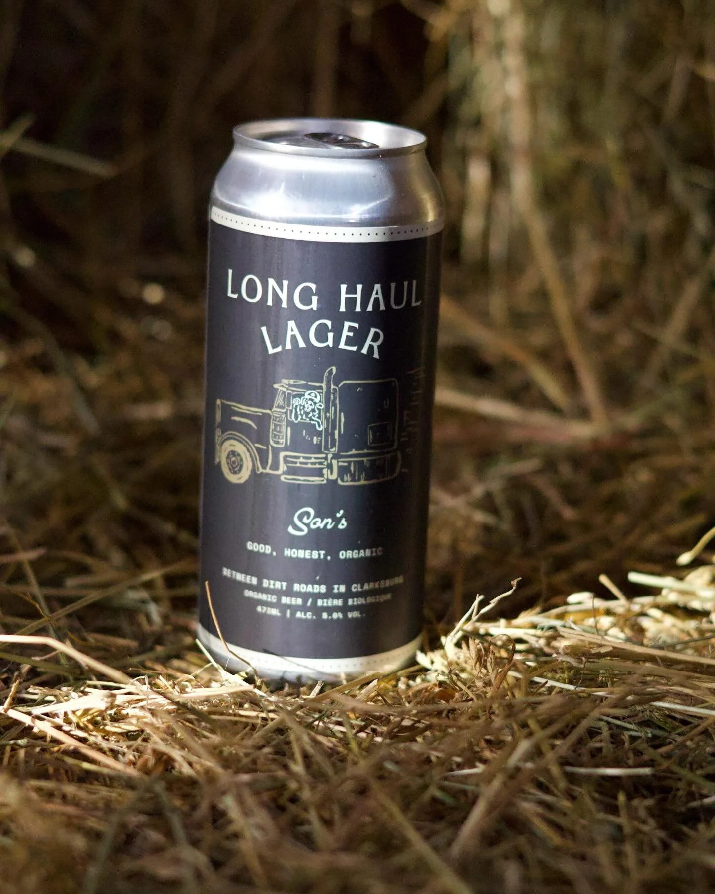 Long Haul is our dark lager brewed with intention&mdash;organic ingredients, deep flavour, and a nod to the Ontario farms we believe in. We choose organic because we value where our beer comes from, and the people who grow it. 
Made for the long days