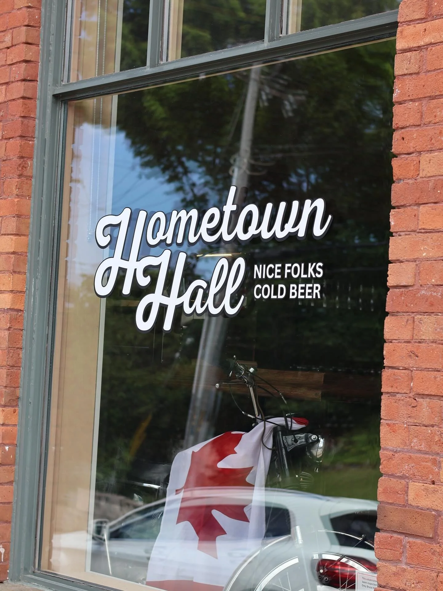 The latest place to purchase our beer might be the one closest to our hearts 🧡 @hometown.hall 
You can purchase our full lineup in cans, plus they have 4 styles on draft - stay for the nice folks serving you or carry out to yours 🍻
📍49 Bruce St S,