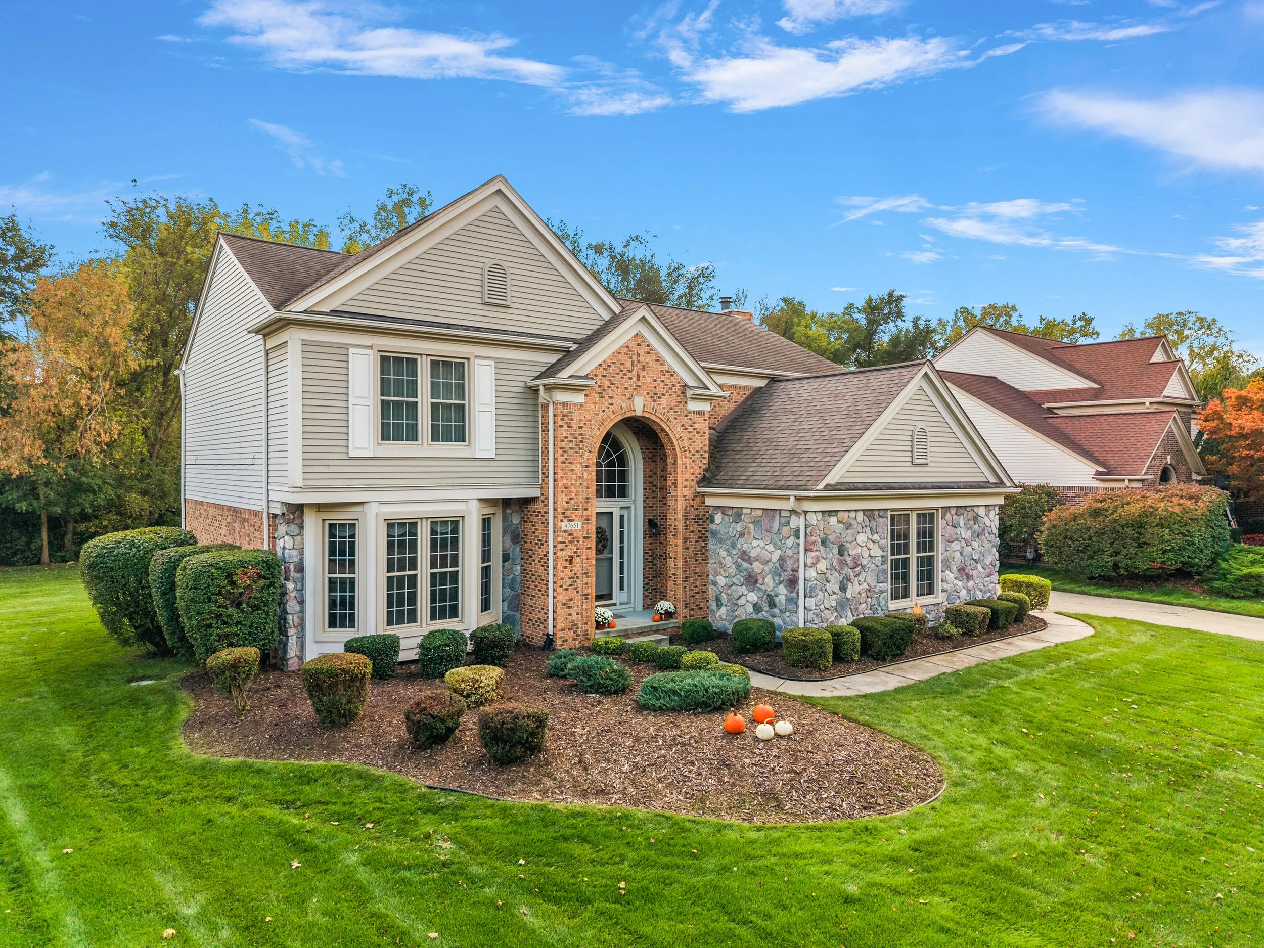 03-47651 Red Run Exterior-3.jpg