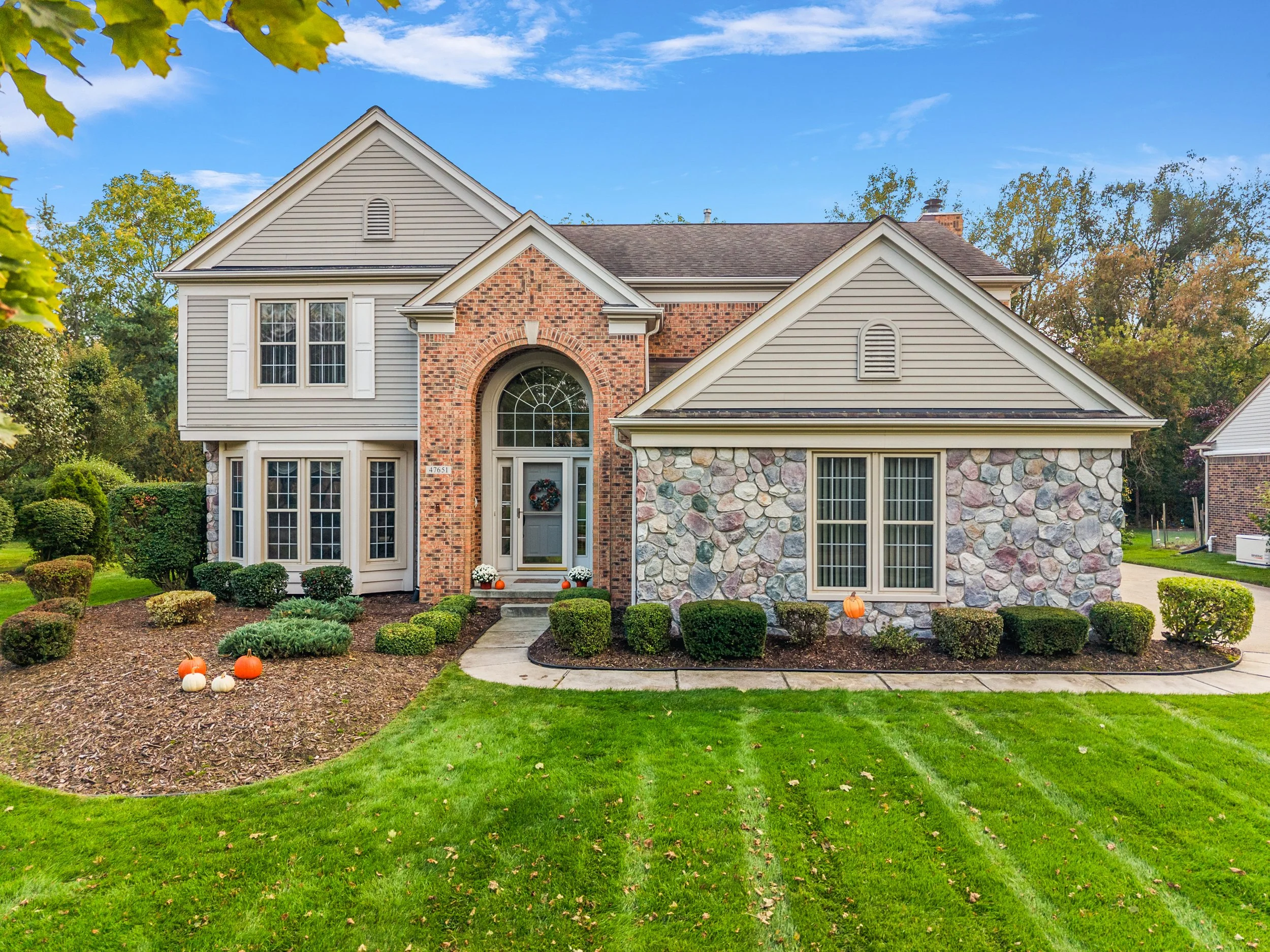 02-47651 Red Run Exterior-2.jpg