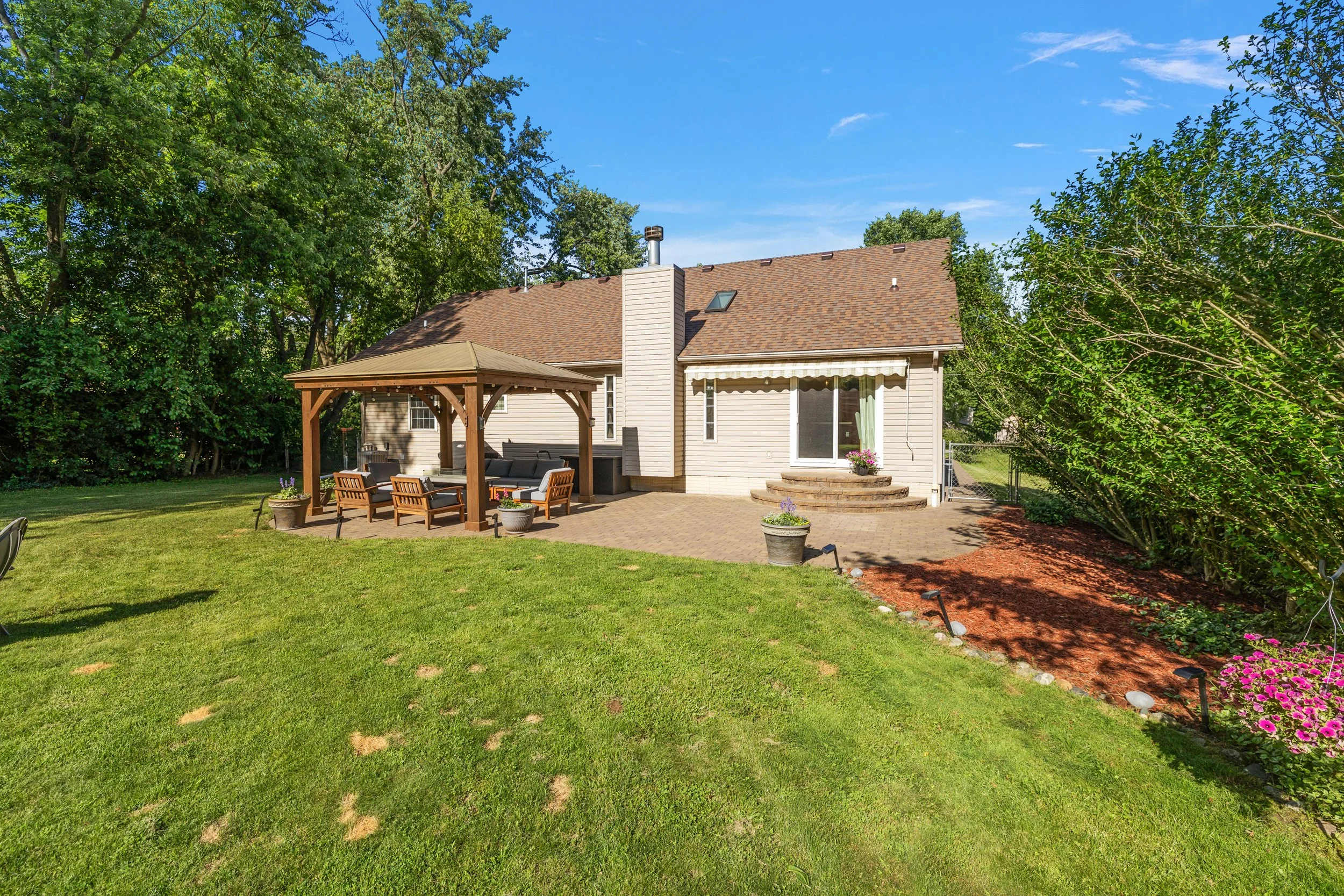 19-20929 Sunnydale St-19.jpg