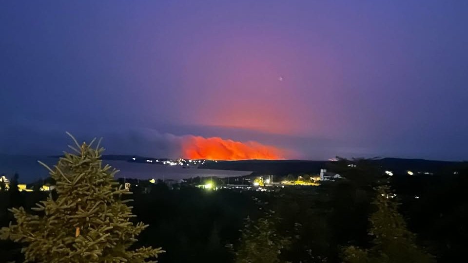 Kingston Fire grew overnight; new evacuation ordered for Western Bay