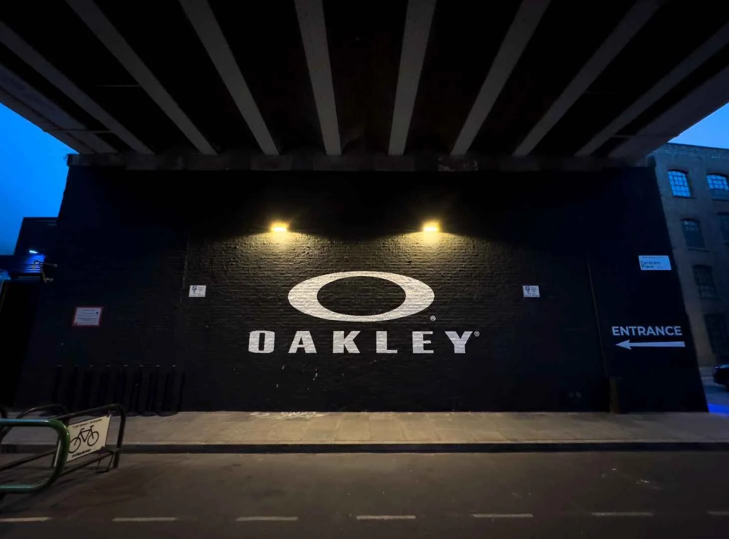 OAKLEY (1).jpg