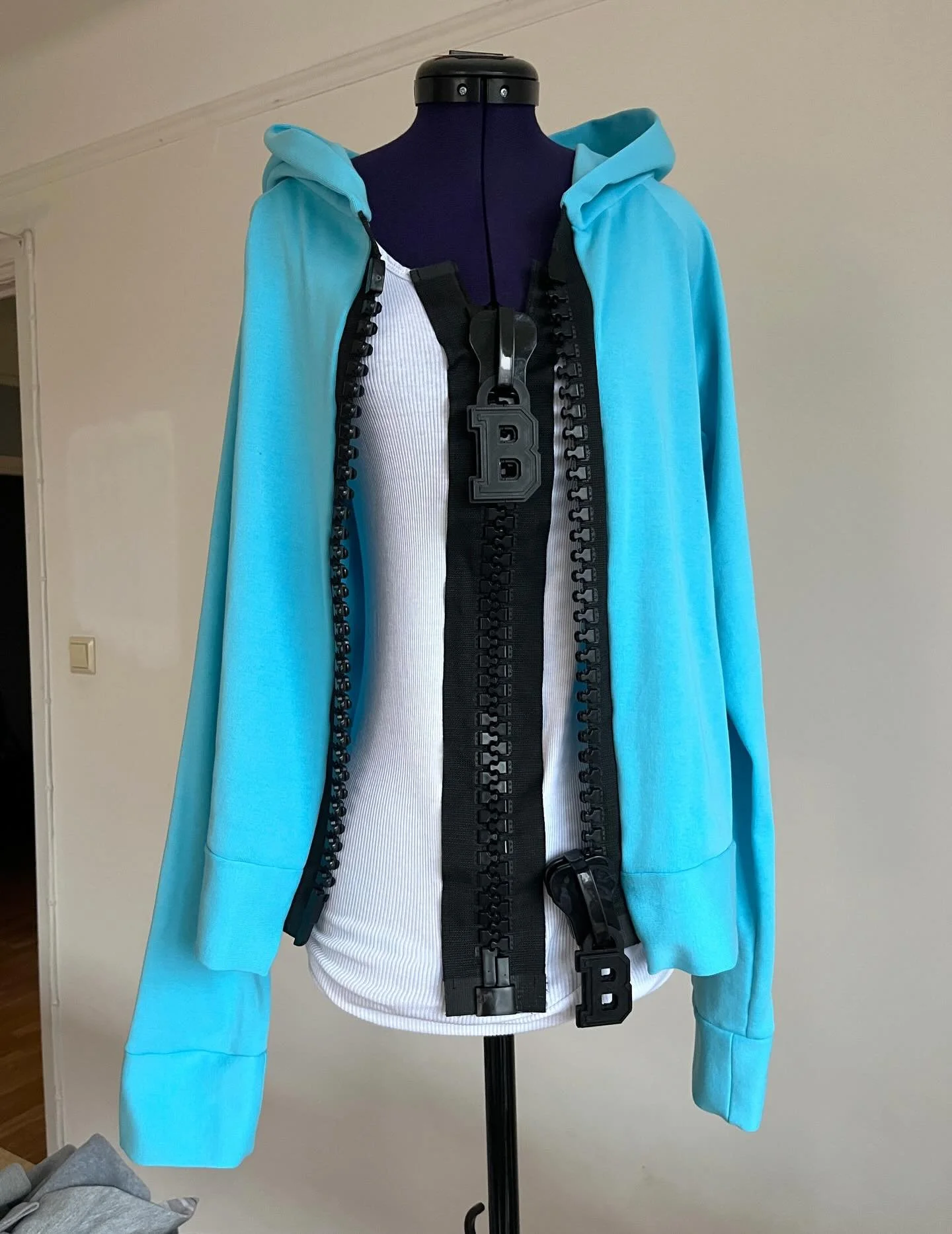 Time to zip up guys 🖤