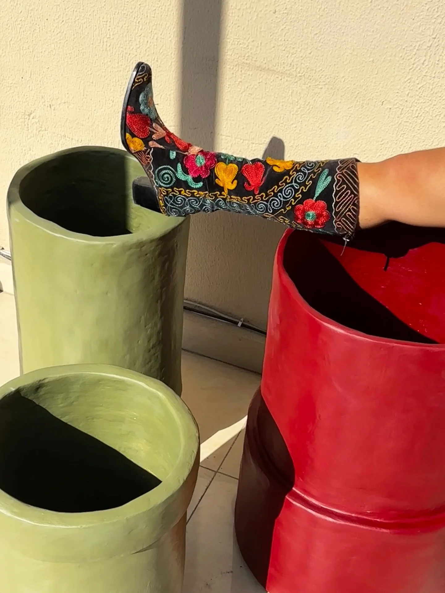 🫒Campari Planters 🫒
. 
private commission for 3 big pieces in shades of a stuffed olive🍸
handmade in steel, burlap, fiberglass, cement
.
DM for interest in custom hostilities 🧚&zwj;♀️
.
.
.
.
#hostilehomeware #customplanters #handmadeplanter #oli