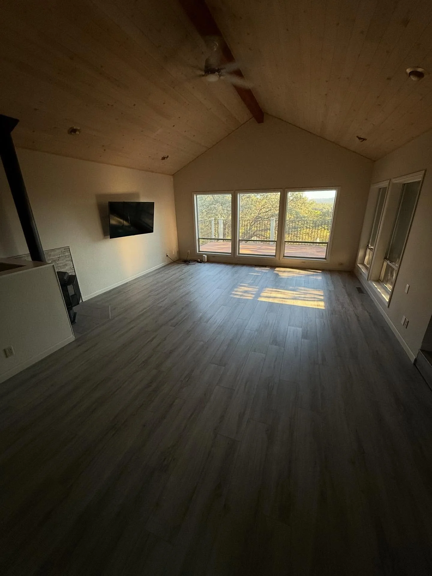 Laminate flooring done!