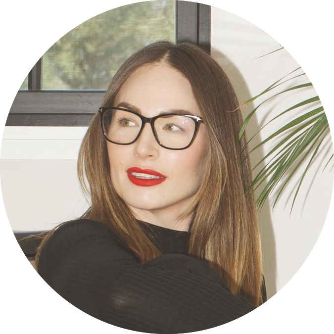 Helena round headshot.png