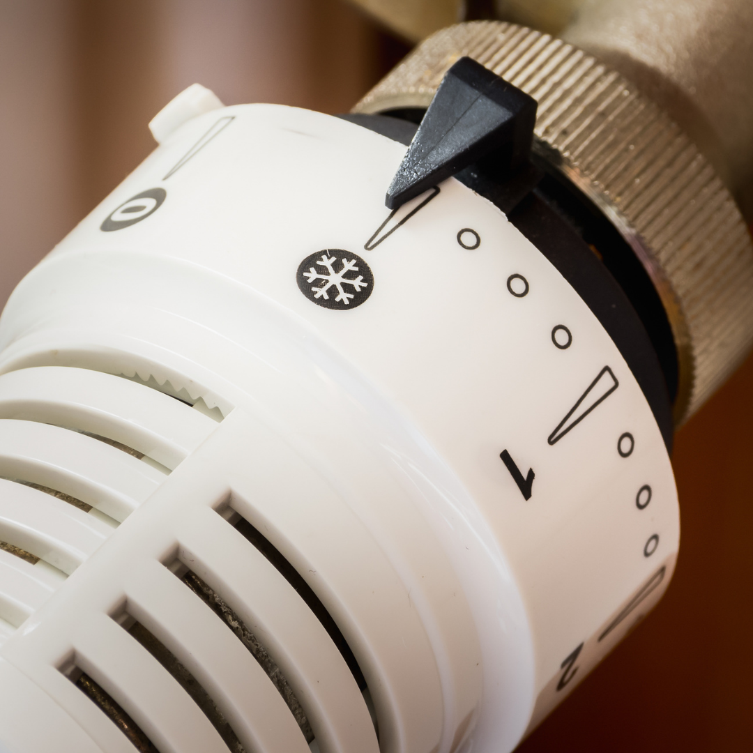 Valvole termostatiche: come usarle davvero per risparmiare (senza rovinare il comfort)