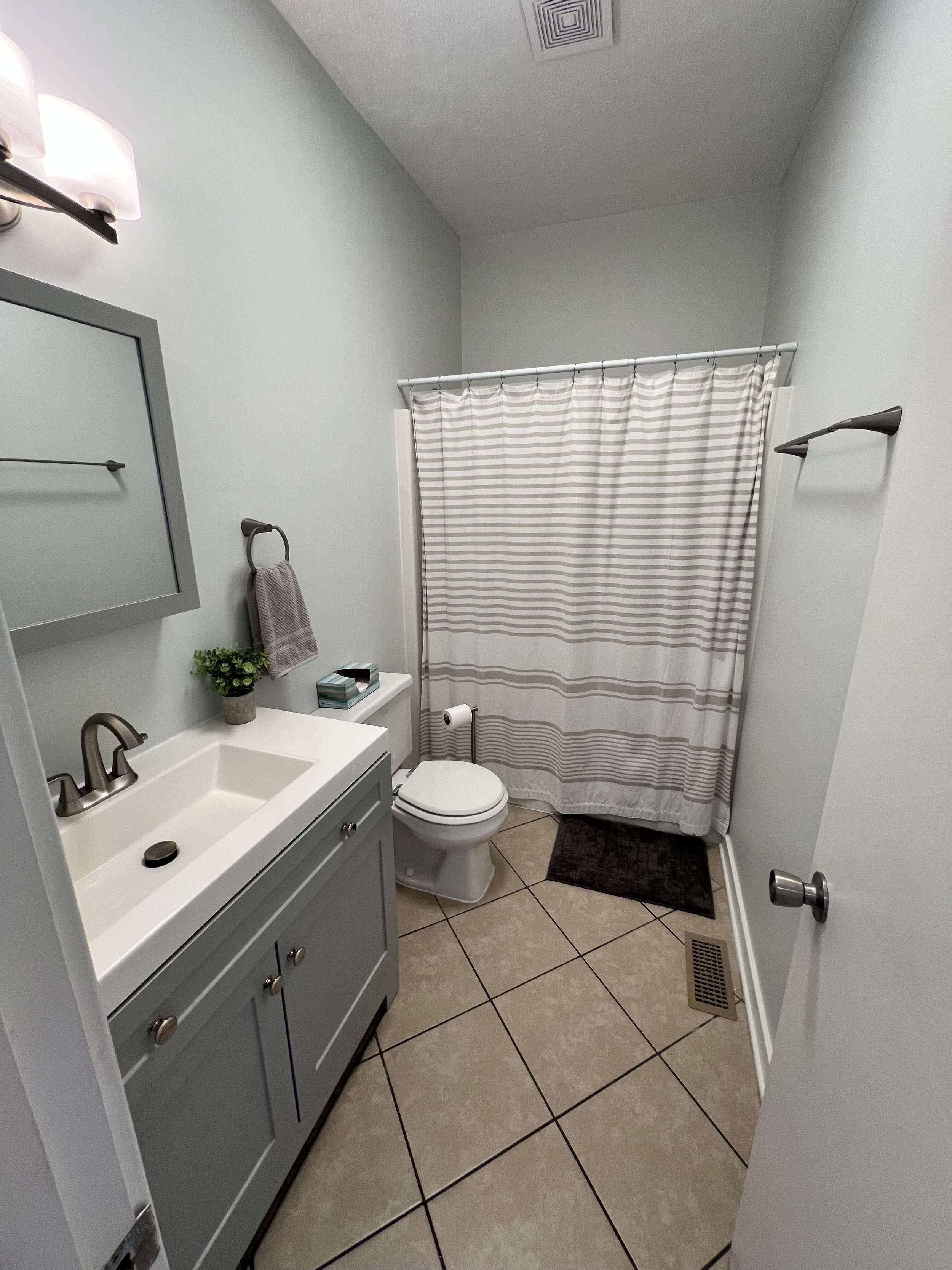 Main floor full bathroom (shared by Pelican Room & Kid's Bunk Room)