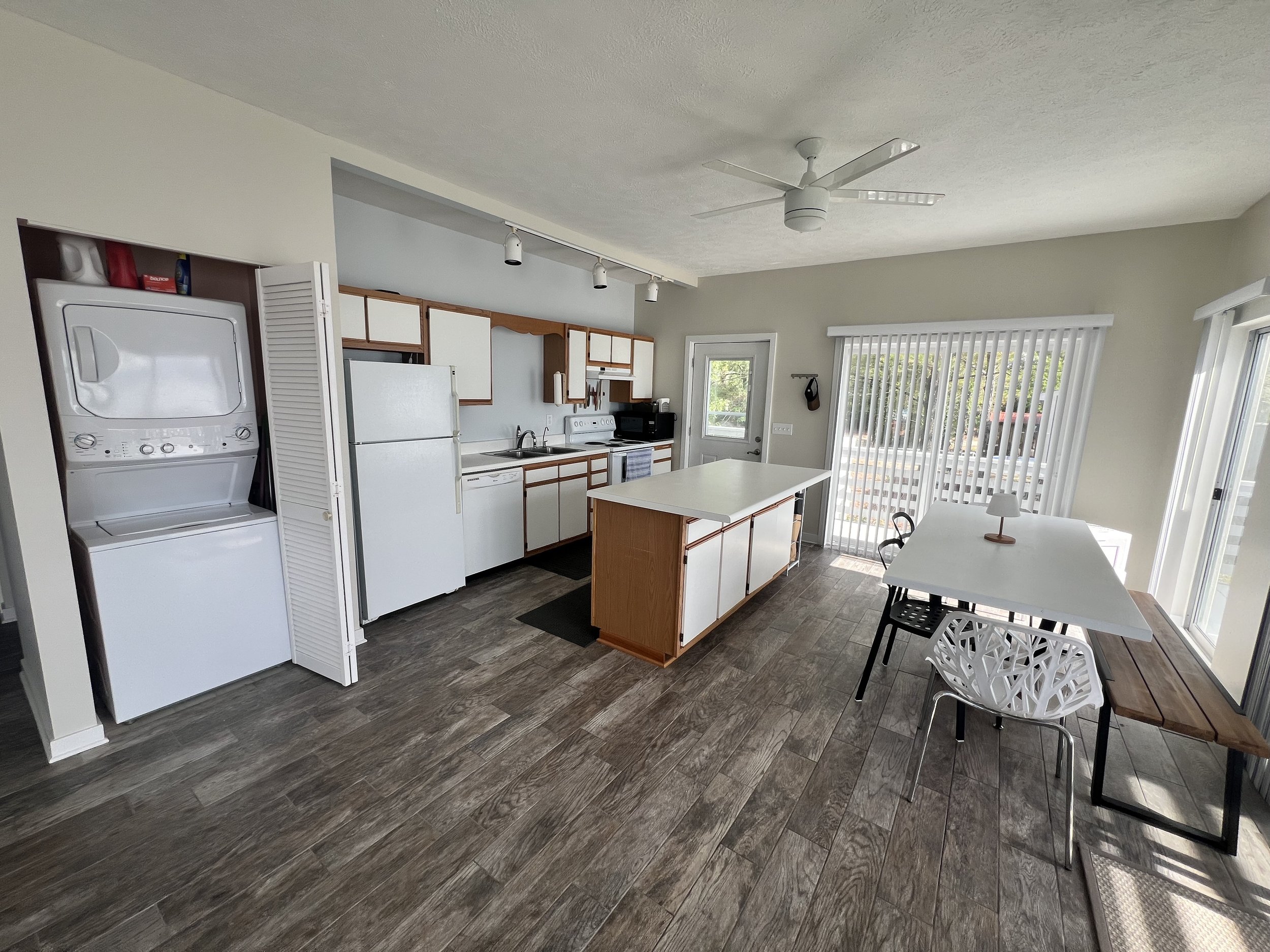 Large Eat-in Kitchen area with bar seating (bar stools not pictured)