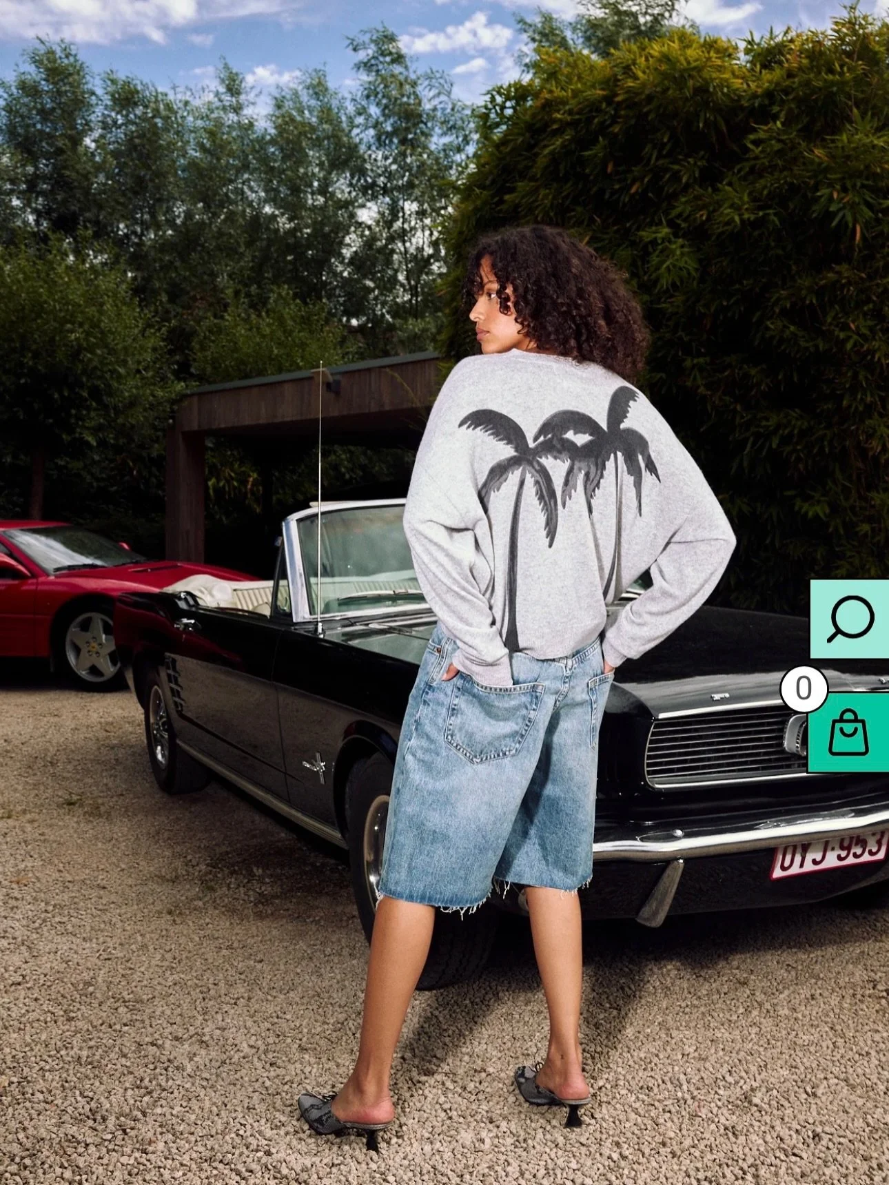 L&auml;ssiger Pullover mit Palmen-Print trifft auf verwaschene Denim-Shorts &ndash; entspannt, cool, ready f&uuml;r den Sommer.

#streetstyle #summerlook #denimshorts #casuallook #outfitinspo minimalstyle ootd