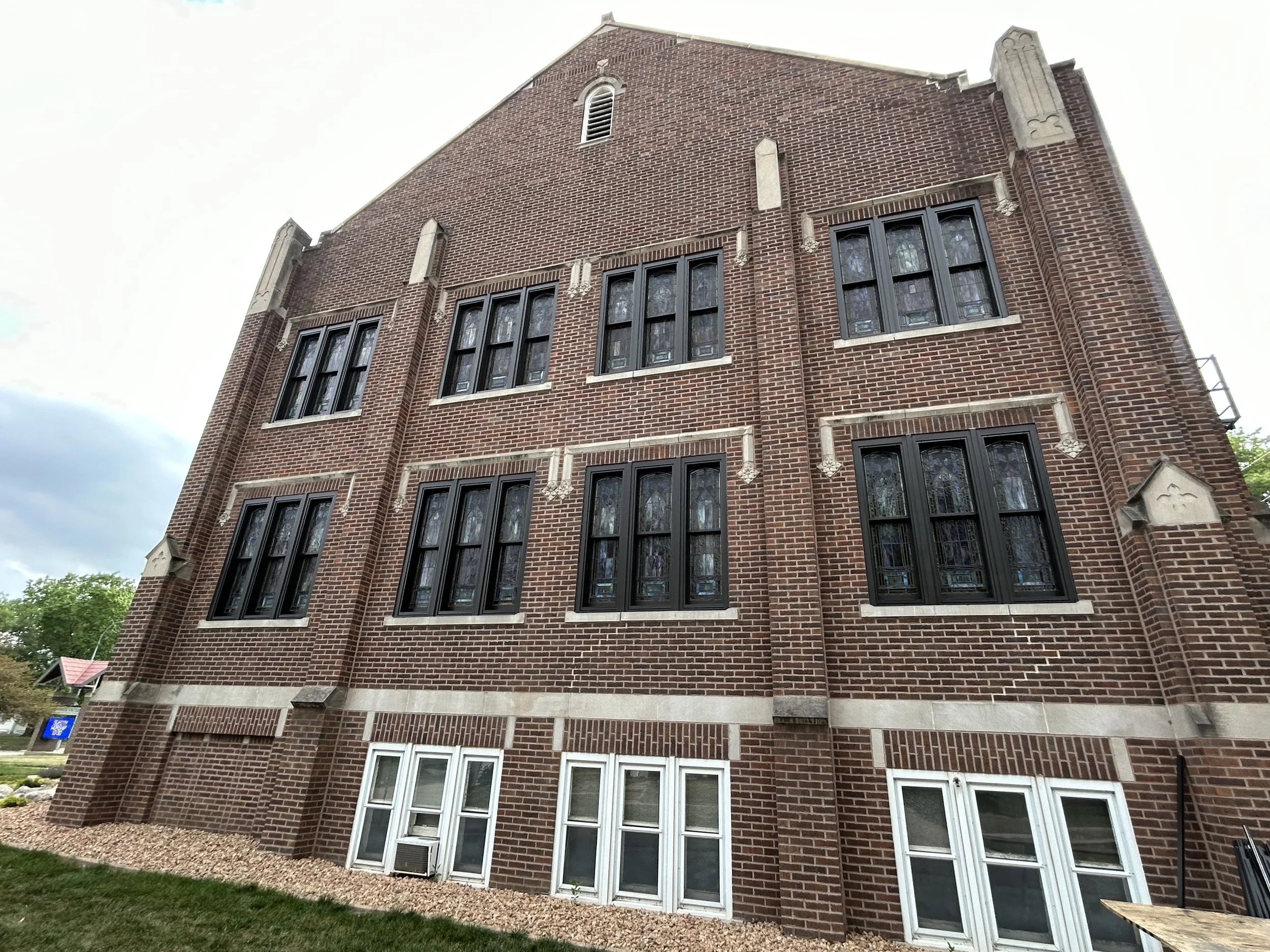 "(Your) crew have been absolutely wonderful to work with. Everything was totally smooth. I would highly recommend them.."  Renae A, IA