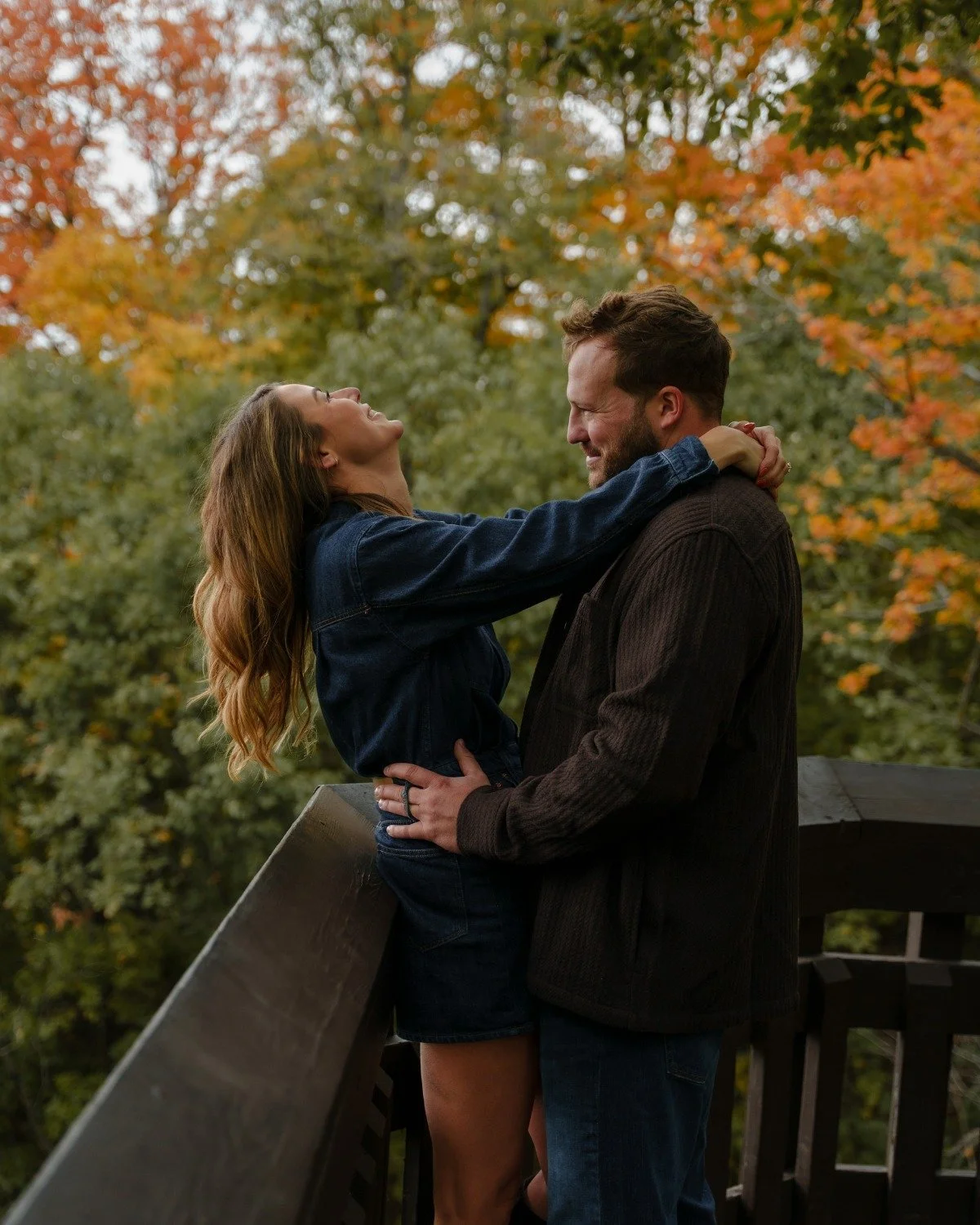 I love when fur babies get to join in on the engagement session! Keep swiping to see some cute pups 🥰