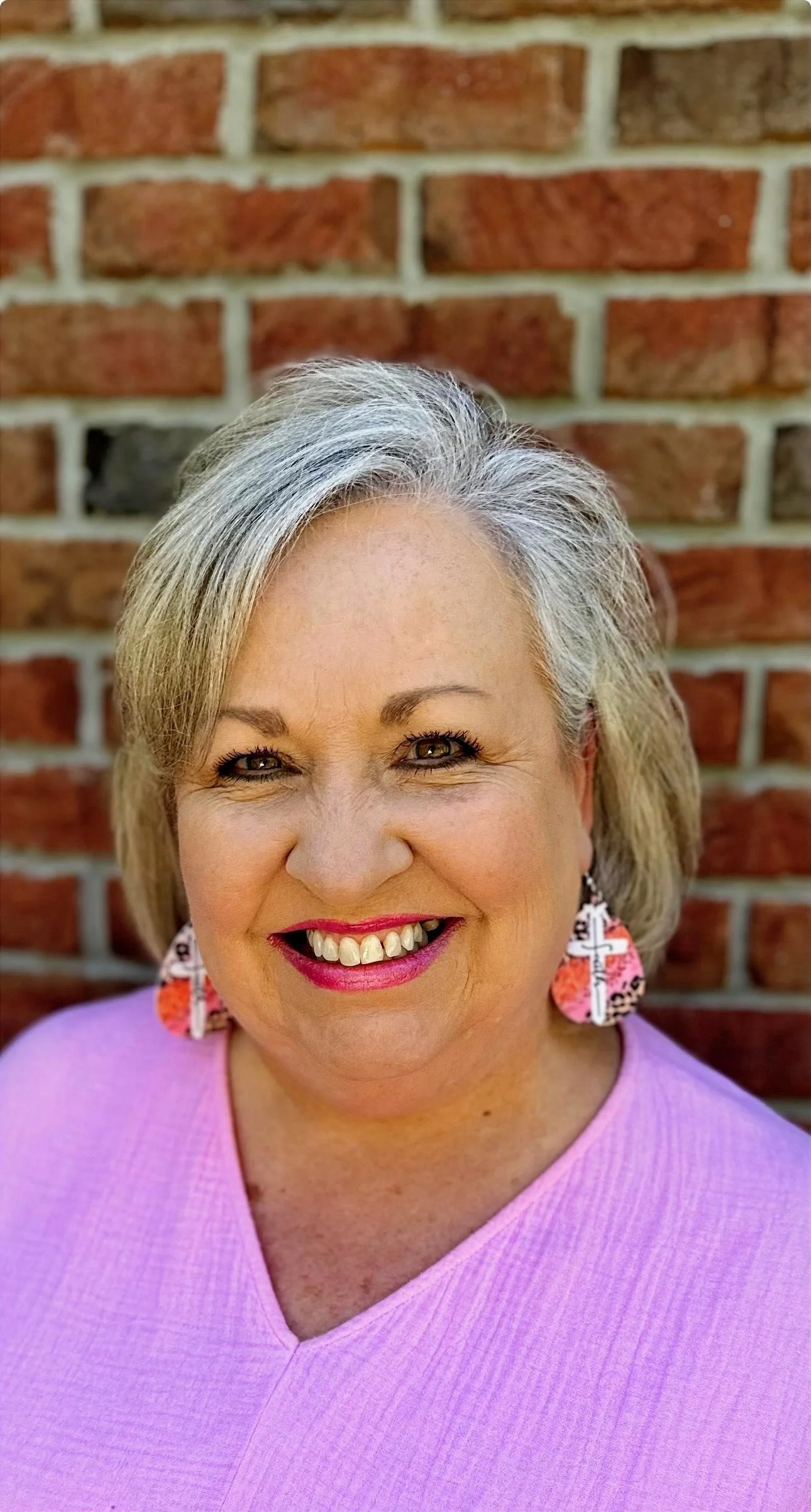 Beverly Hoop Headshot