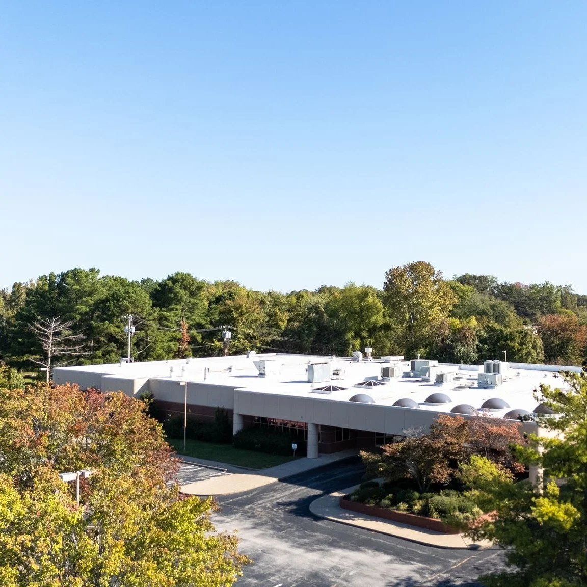 For Lease: 141 Hillcrest Dr | 22,740 RSF Medical / Office Building in Clarksville 🩺 

Just minutes from I-24, Wilma Rudolph Blvd, and Downtown, this building, formerly home to Tennessee Orthopedic Alliance, offers high visibility next to the Surgery