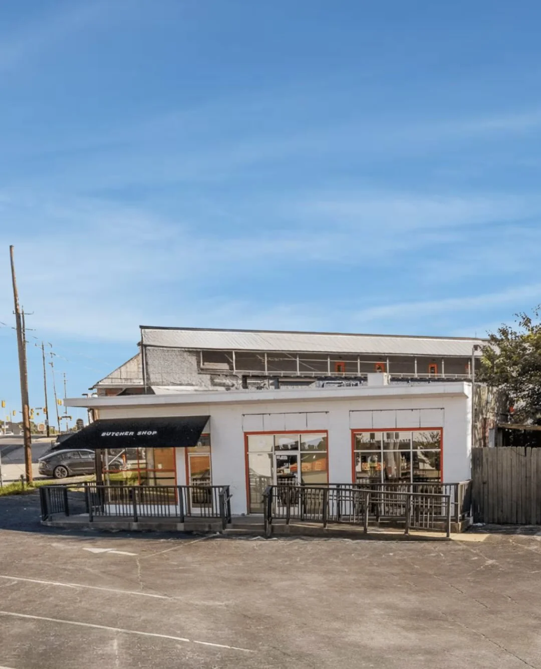 Now for lease: 501 Gallatin Ave📍 | 1,334 SF Retail / F&amp;B Space

A versatile commercial space on bustling Gallatin Avenue is now available for lease in the heart of East Nashville. Formerly a butcher shop, it offers excellent street visibility, s