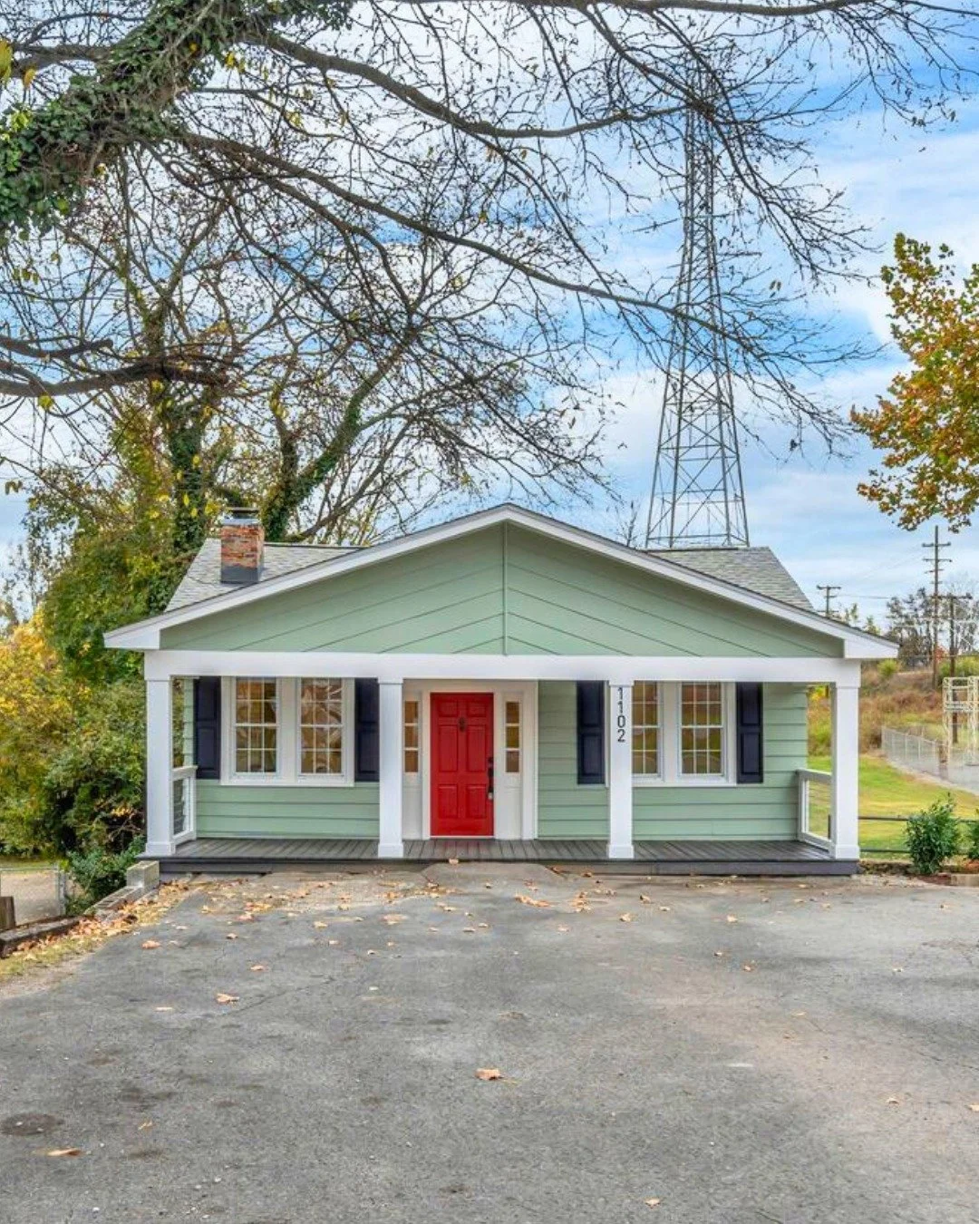 For Lease: 1102 Kirkland Ave📍 | +/-1,100 SF Office Space on 0.63 acres 

Introducing a prime office leasing opportunity in East Nashville, ideal for professional users as well as service-based groups with outdoor/storage needs such as landscaping, m