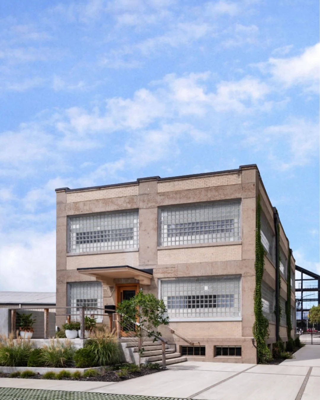 📍1219 4th Ave S | Wedgwood Houston | 70-890 SF Office Spaces For Lease
 
Creative office suites available in the heart of Wedgewood-Houston, ideal for creatives, consultants, startups, or small teams seeking a dedicated workspace without the overhea