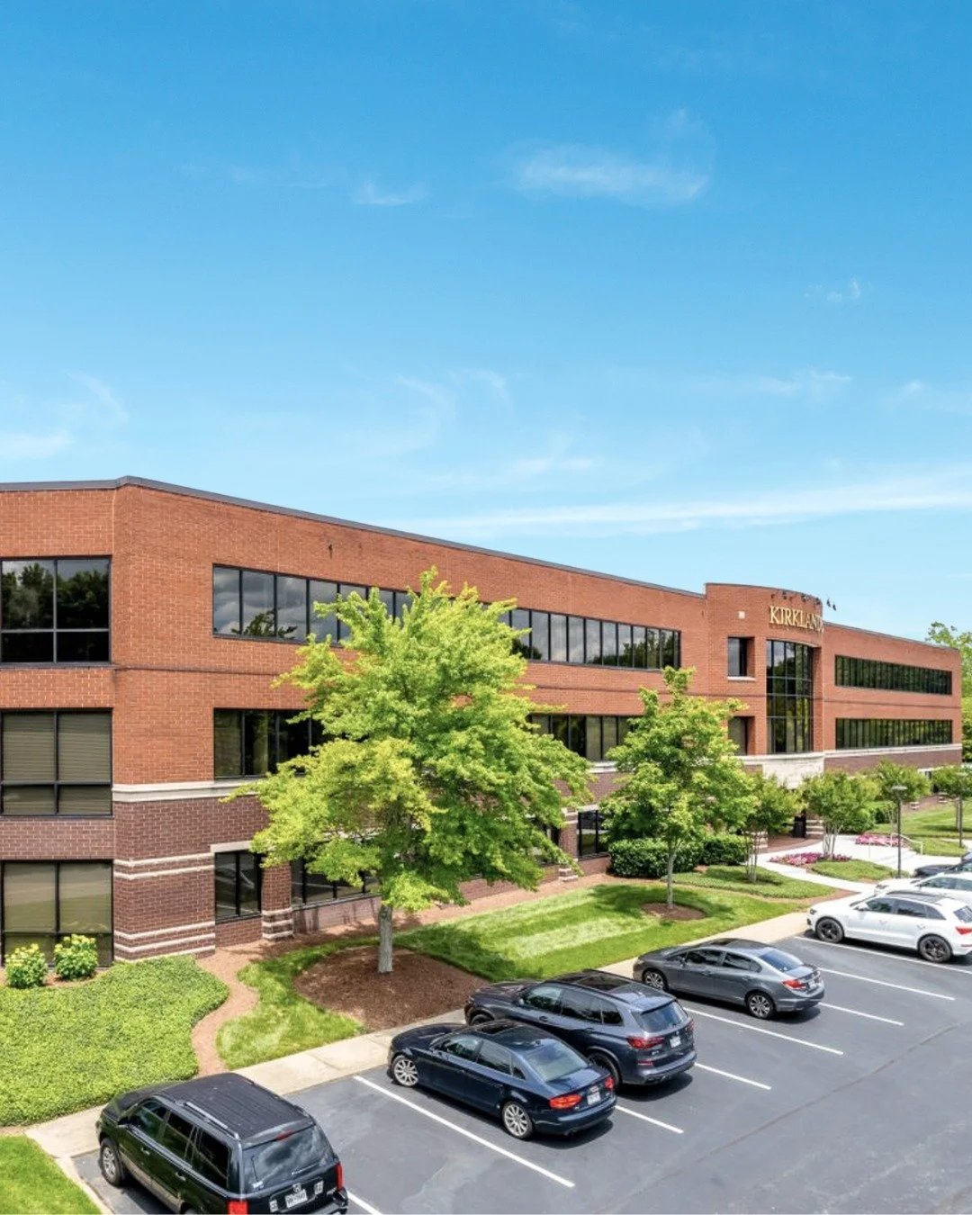 For Sublease: 1,515 SF office space 📍Brentwood 

Located at 5310 Maryland Way, Suite 310 offers a move-in ready workspace with three private offices, an open cubicle area, waiting area, and break area with furniture included. Sublease available thro