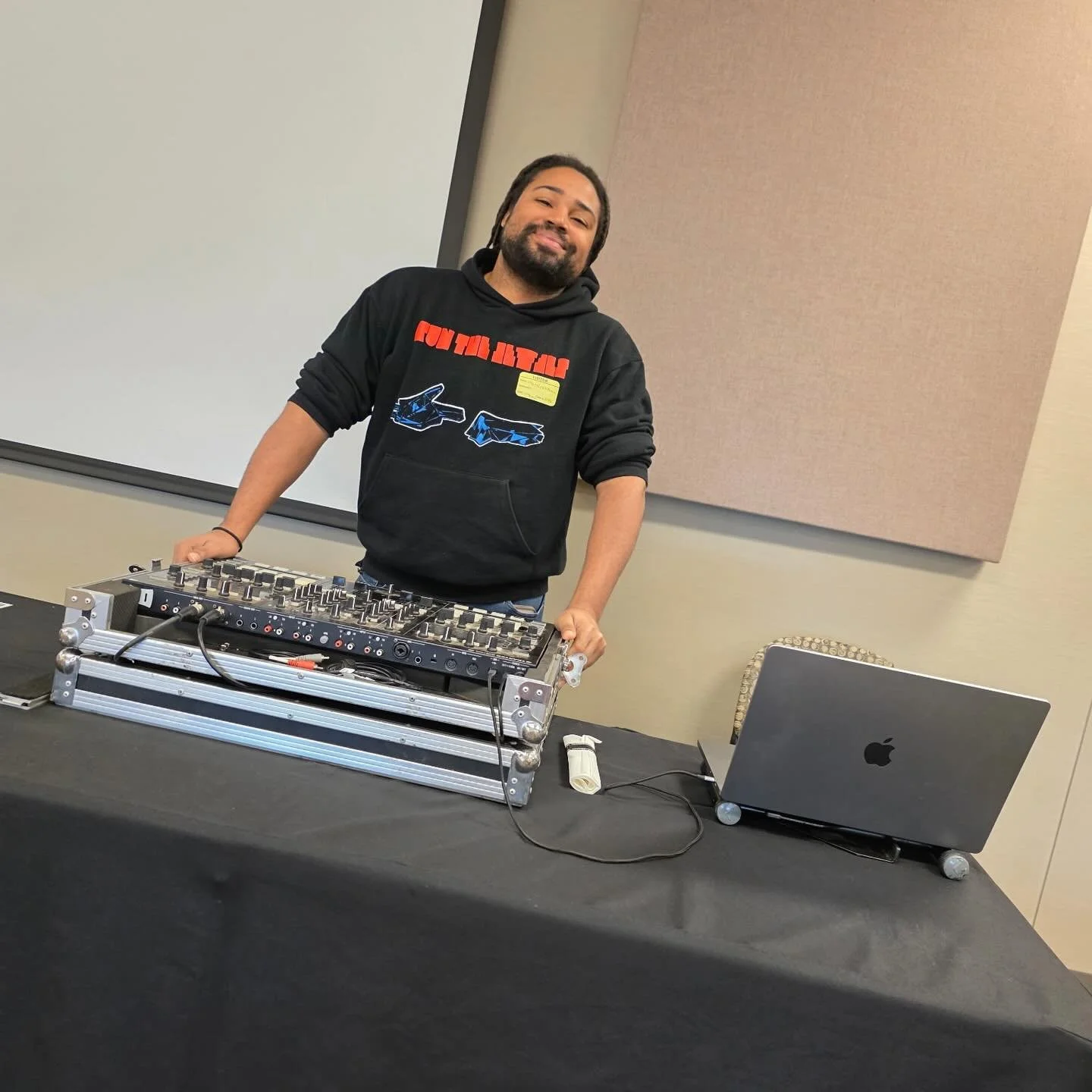 Loved hanging out with the 8th graders this morning as they check out Tulsa Tech!
#tulsatech #dj #giglife #tulsa