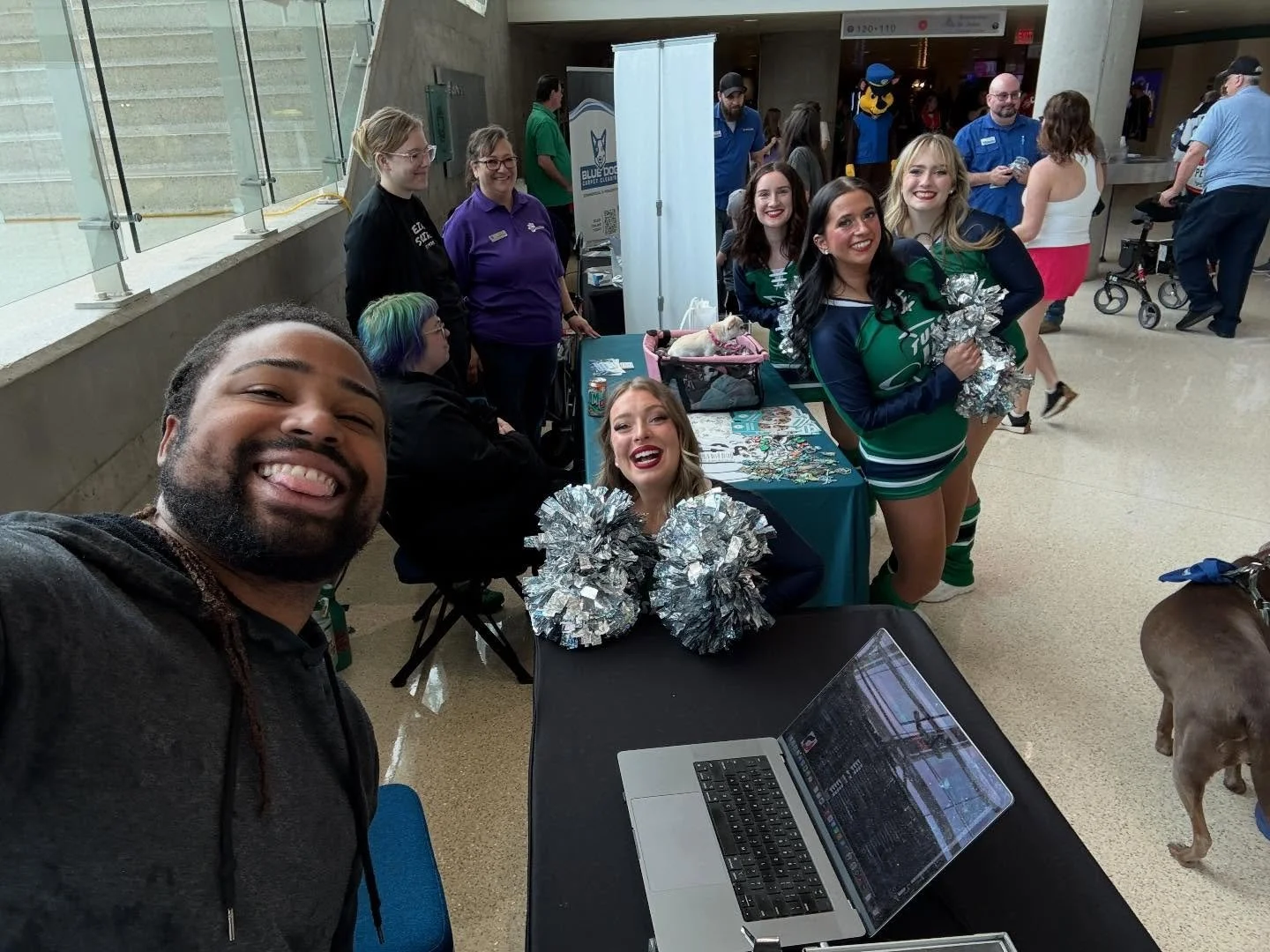 Hangin with the Oilers doggy day, is the perfect way to end the weekend.
#tulsa #dj #sundayvibes