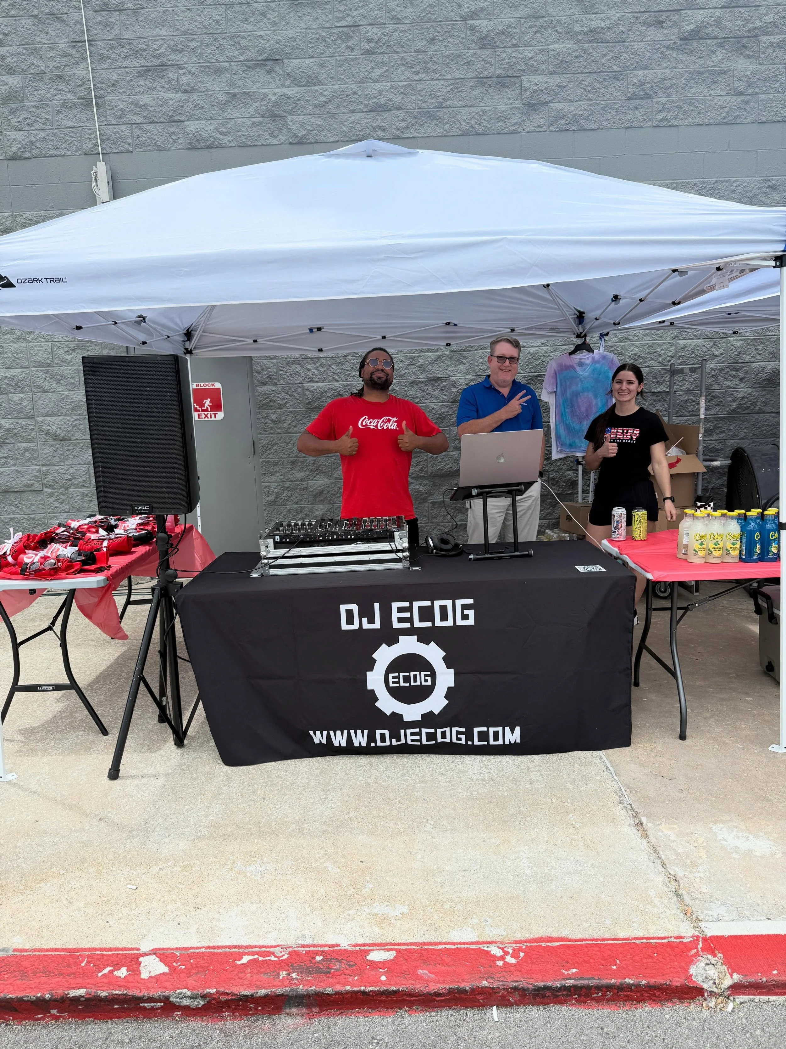 Enjoying a fun time at club Walmart!
#djecog #thursday #partytime
