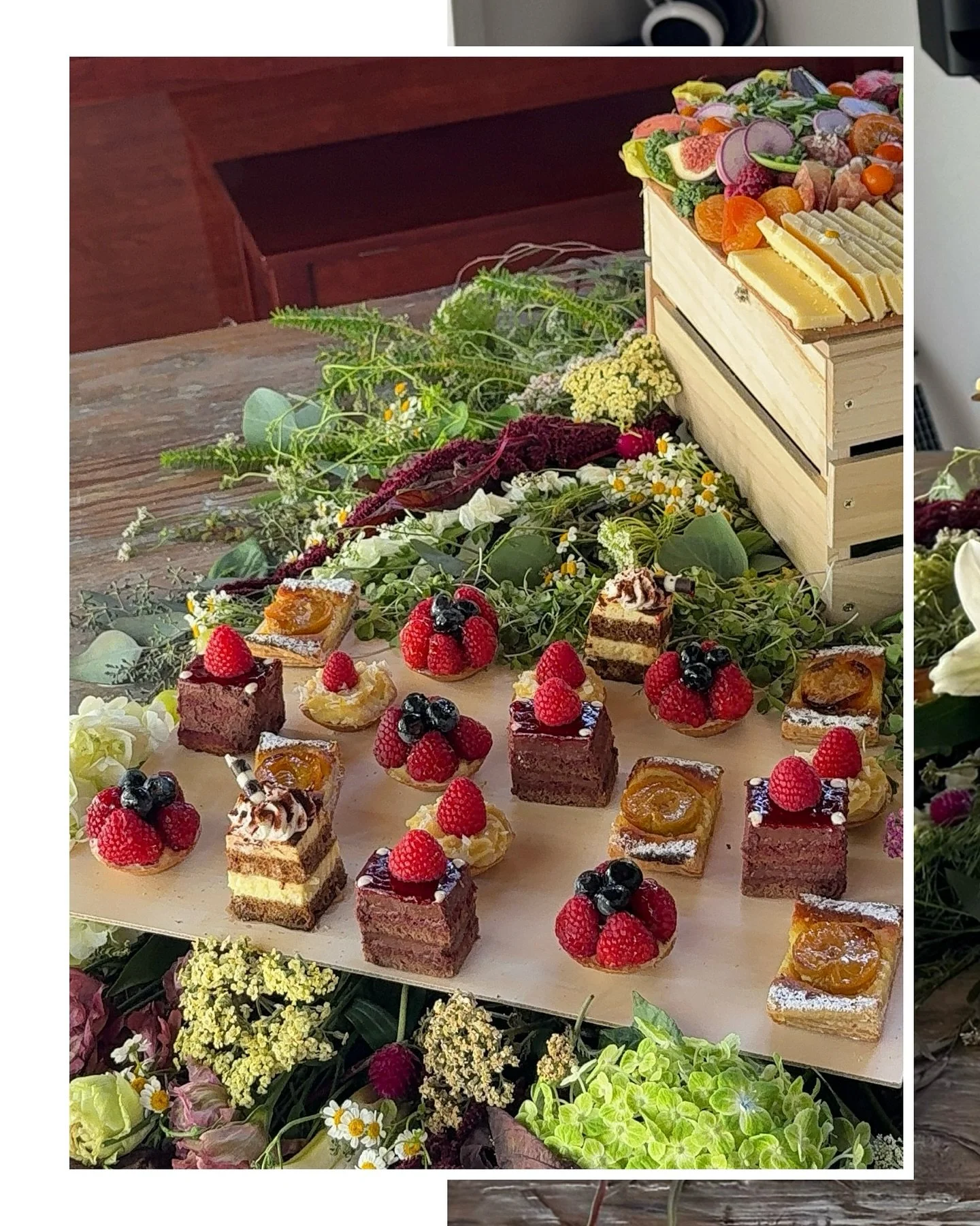 and inside peak to when the dessert table and grazing table join forces&hellip;🧀🍇🫐🫒🌼

 #grazingtable #charcuterieboard #charcuterie 
#GrazingTableSetup #GrazingTableIdeas #CharcuterieInspiration #EventGrazing #GrazingTableDesign #GrazingTableGoa