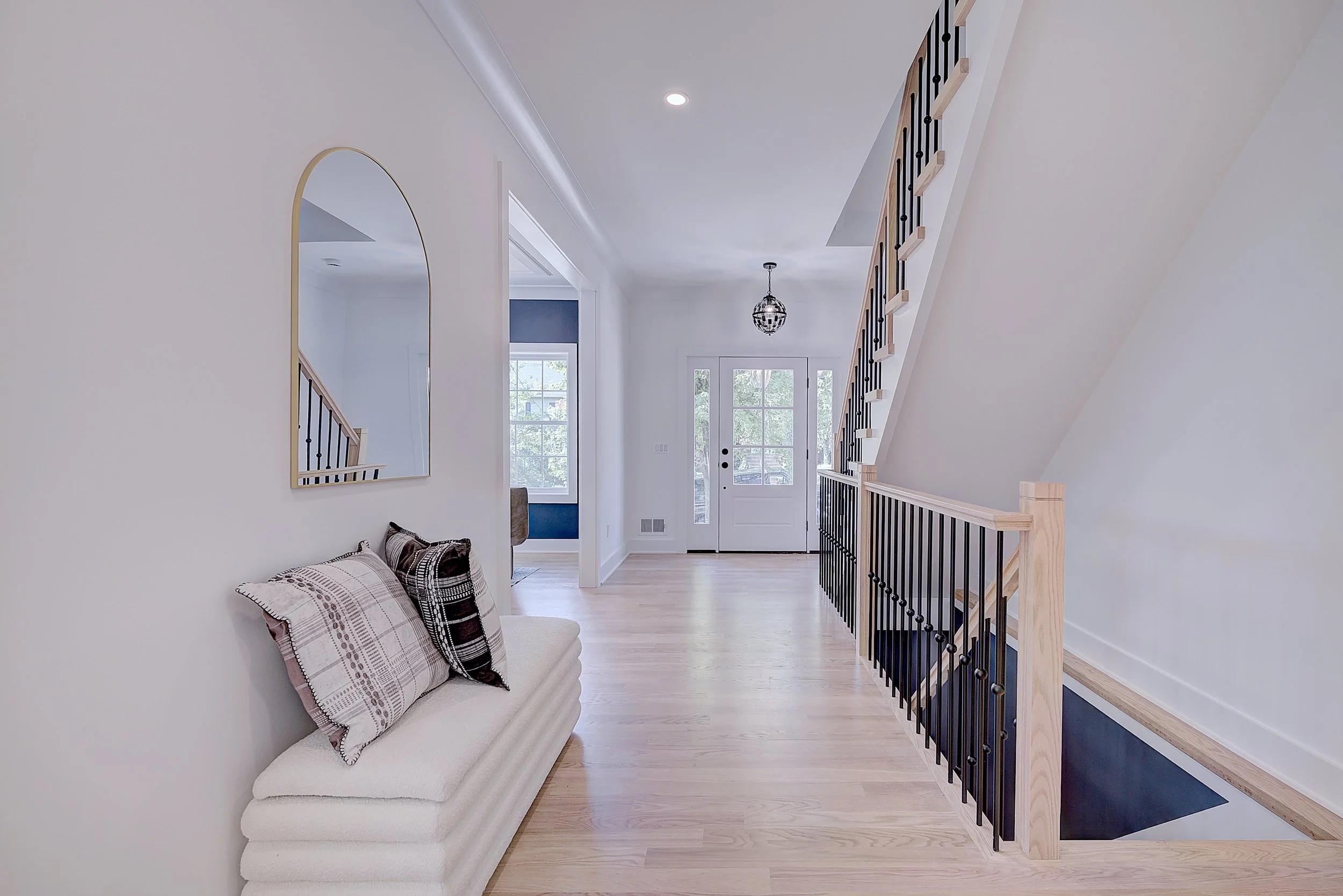 Foyer 1.jpg