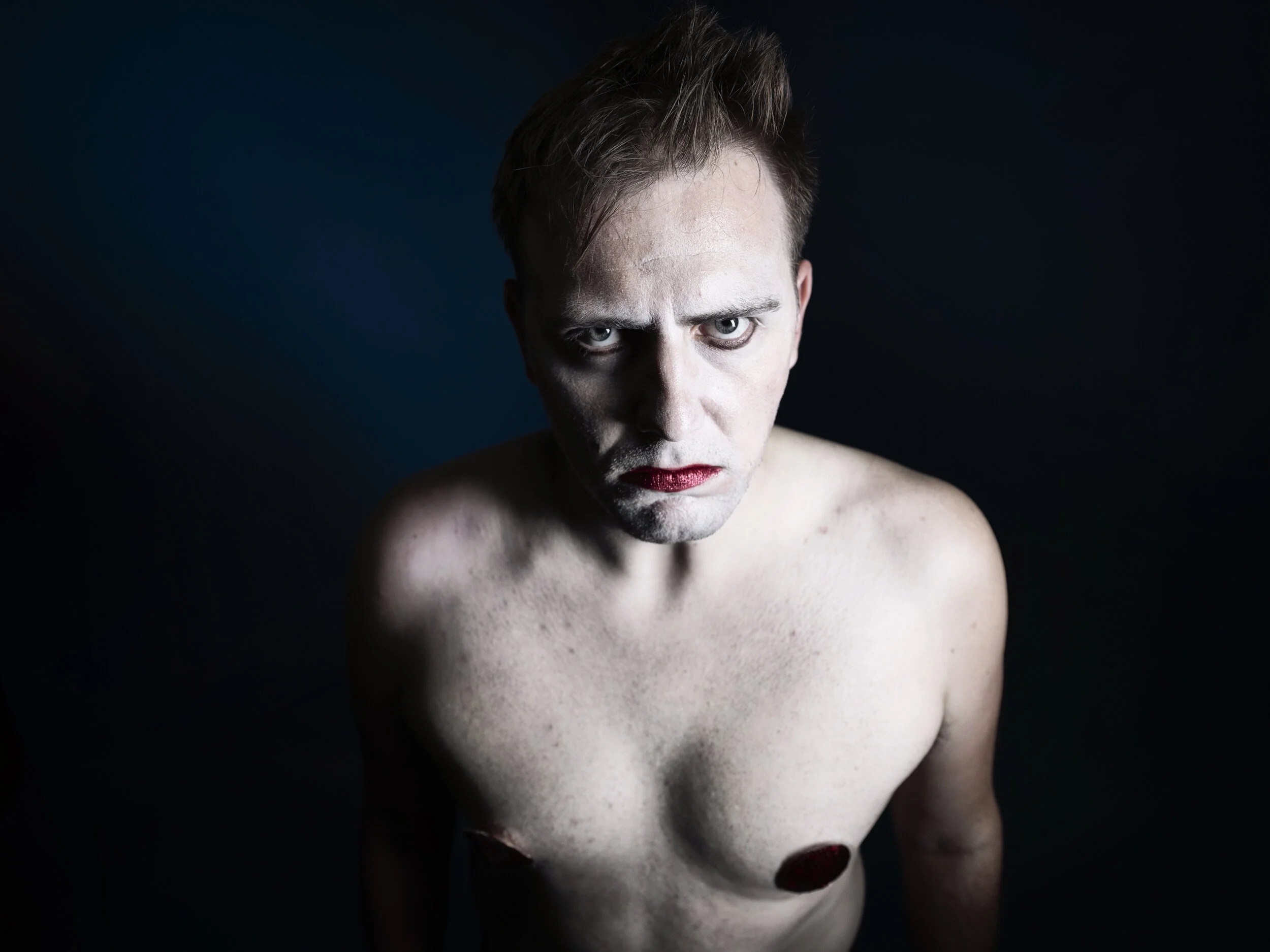 Jake Tkaczyk as Herr Frölich in Bedeutung Krankenwagen as part of the Play the Fool Festival. Photo by Marc J Chalifoux