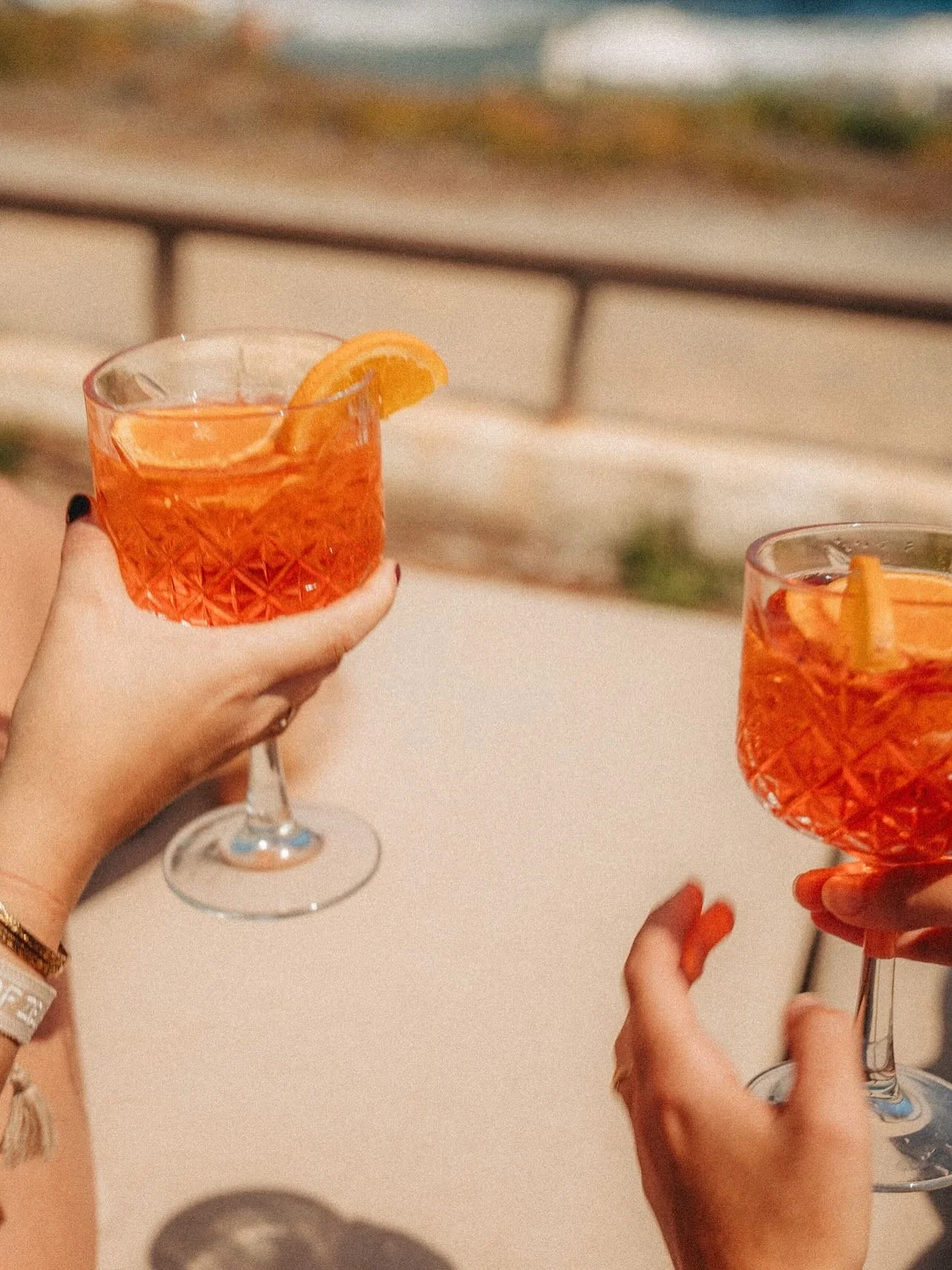 Take a break with us 🟠 🌊 Sunshine and a SUMMER vibe forecast this week !!!

#feelslikesummer #ineedabreak #holiday #beachtobar #diogreece #crete #Hersonissos #beachclub #letsgo