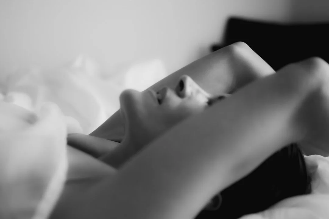 best-boudoir-photographer-in-tucson-preparing-for-boudoir-shoot337.jpg
