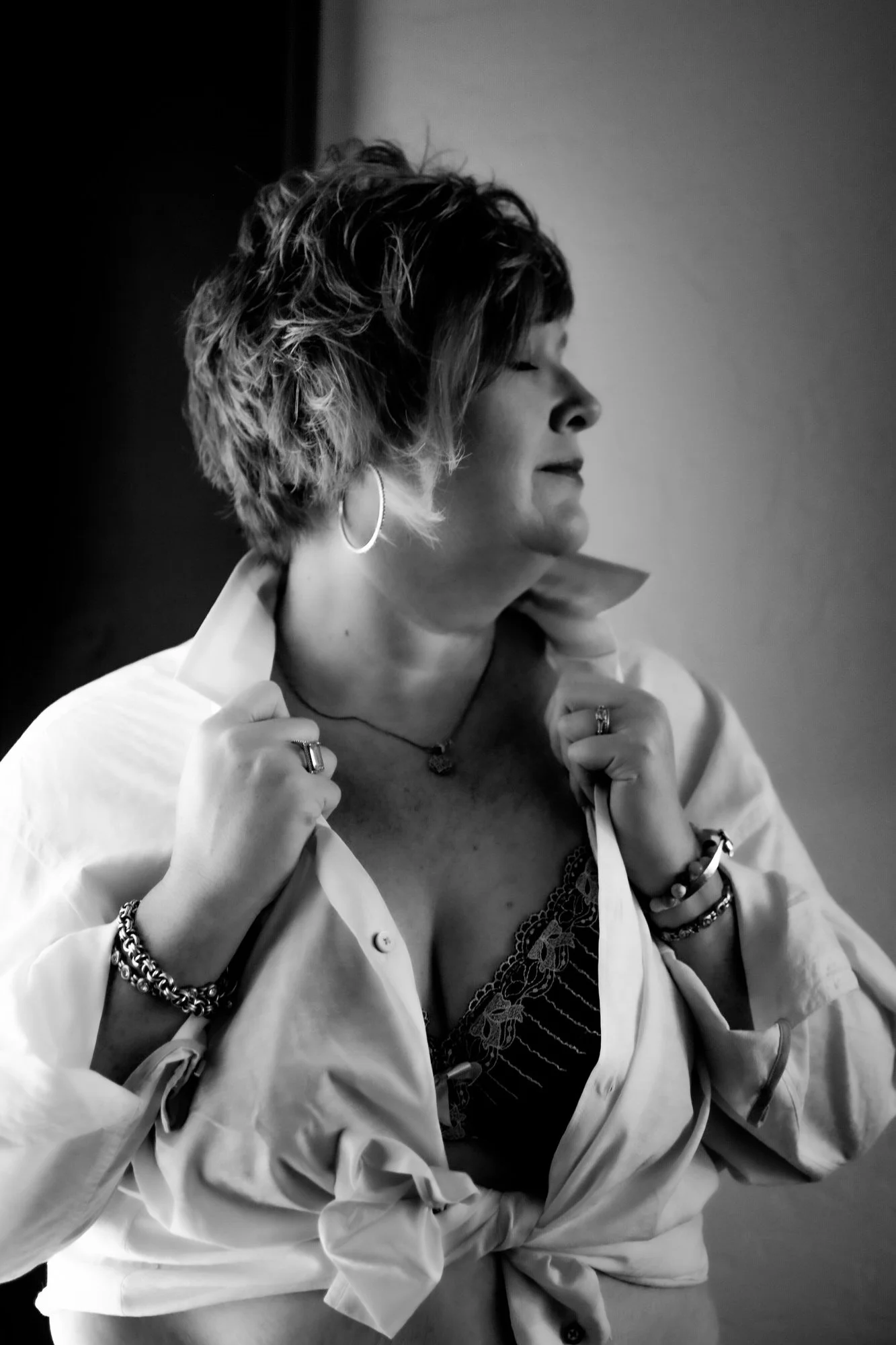 tasteful-boudoir-photography-with-soft-light.jpg.jpg