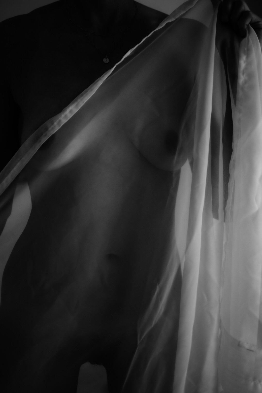best-boudoir-photographer-in-tucson-preparing-for-boudoir-shoot421.jpg