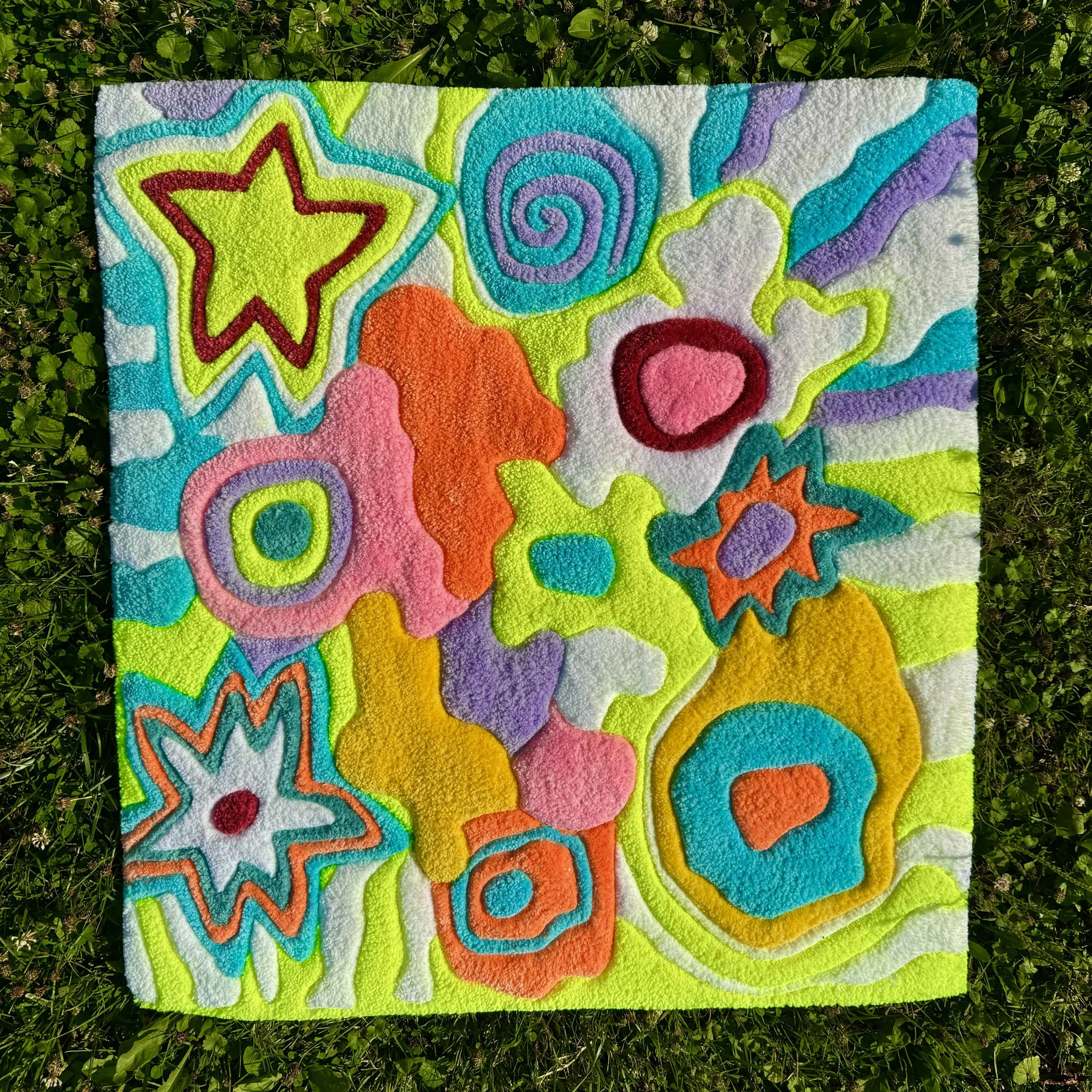 4ft Hand Tufted Rug, Wool & Acrylic