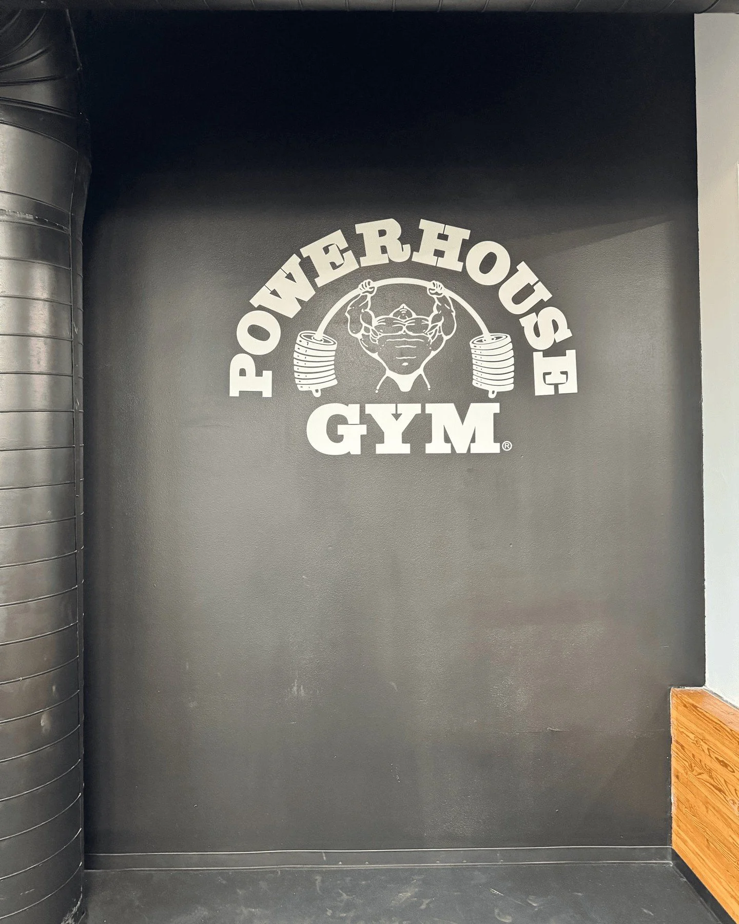 When your walls lift too. 🏋️♂️✨

Die-cut wall graphics, dialed in for textured surfaces, popping up across Powerhouse Gym like visual spotters. Same logo, multiple placements, zero excuses. From entry to iron, the brand shows up everywhere you do.

