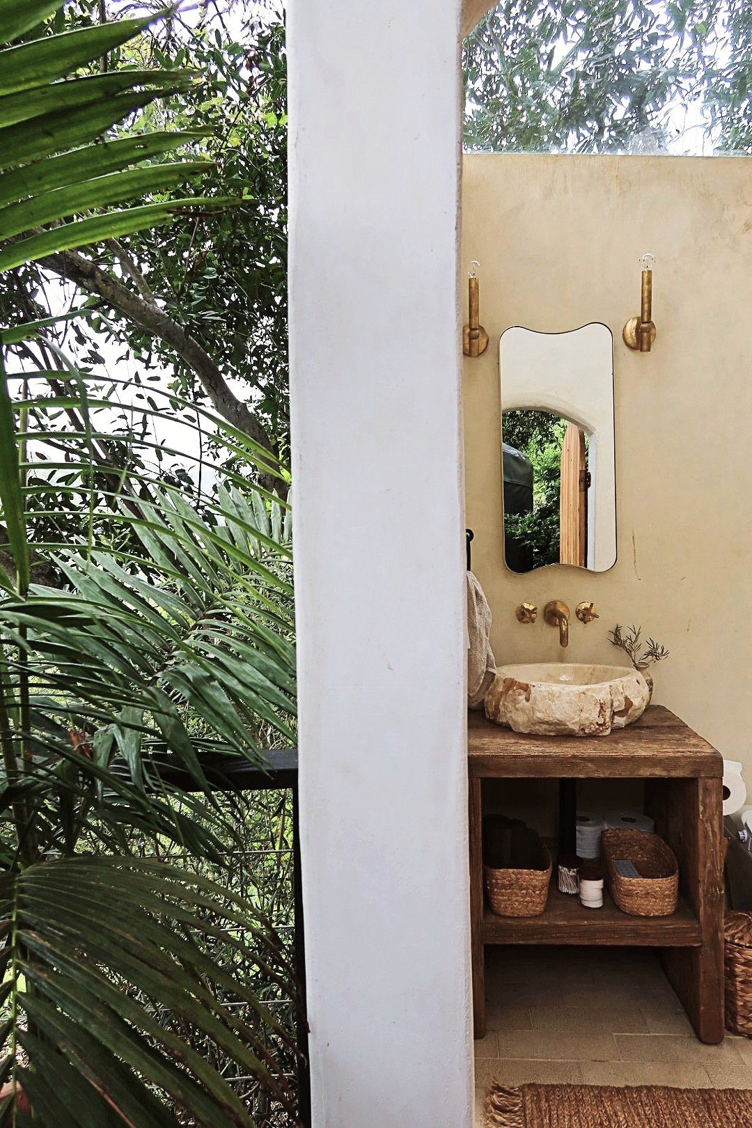 outdoordbathroomlove.jpg