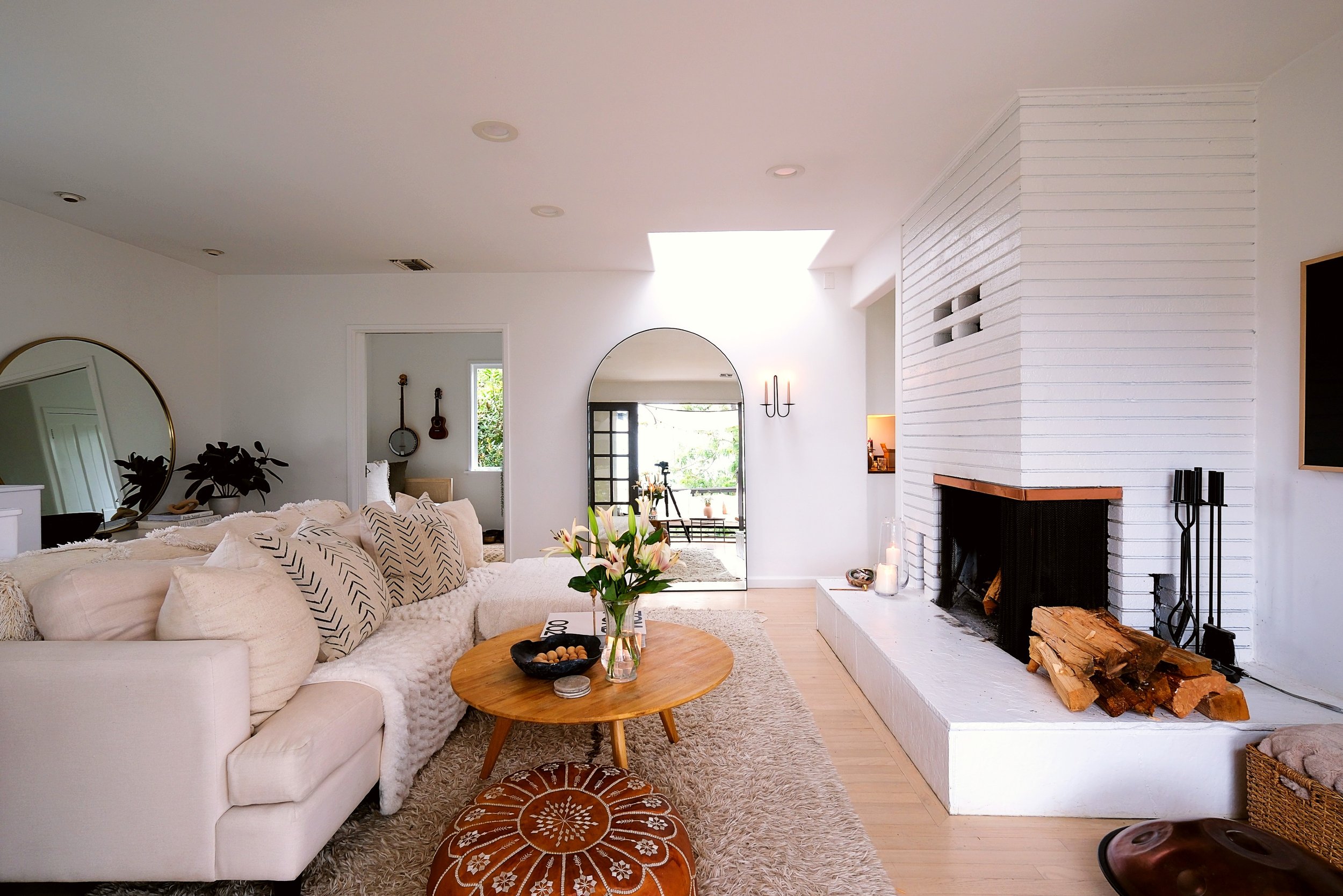 Copy of livingroomwide.jpg