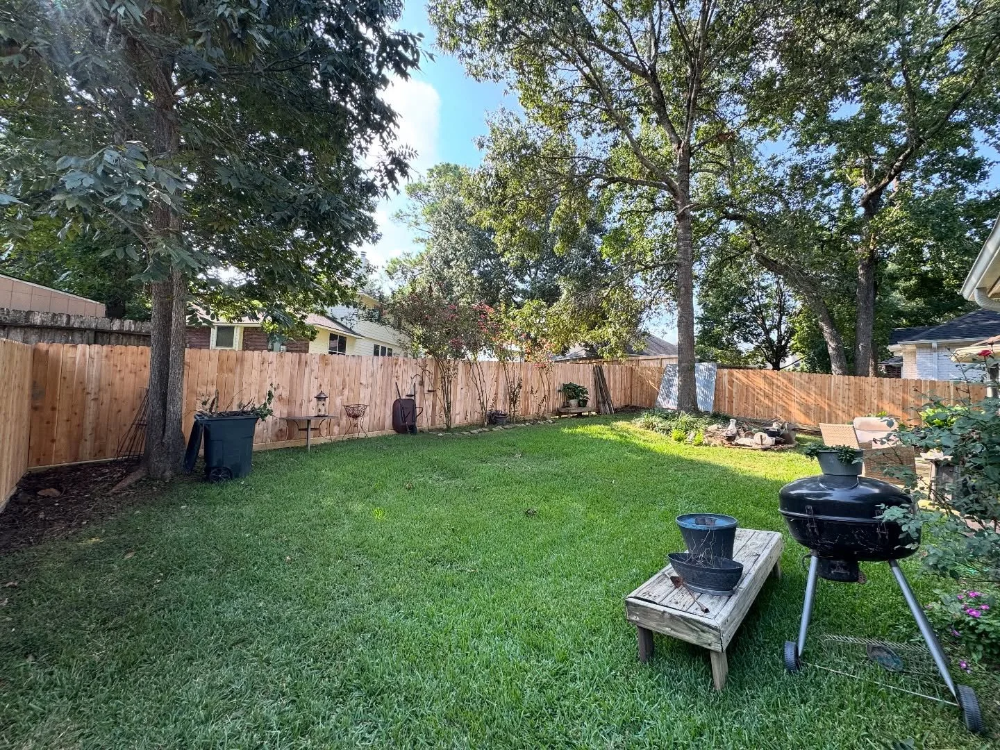 🌸✨ Springing into the weekend with a fresh new fence by Fences by Craig! 💪🏡 Nothing beats the look of quality craftsmanship and added curb appeal. Ready to transform your yard? Give us a call today!

📞 Fully licensed &amp; insured | Quality you c