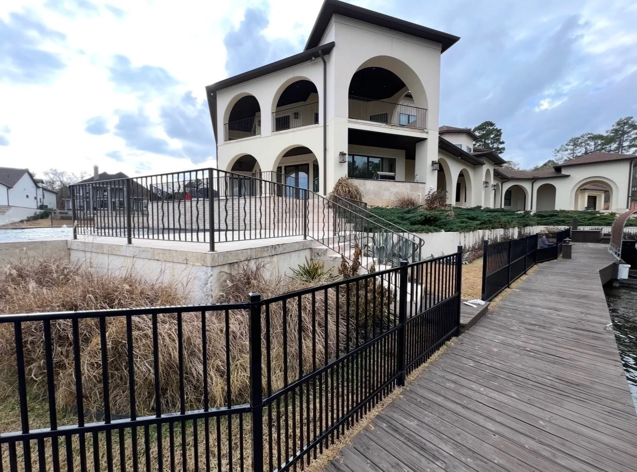 This lakeside project came together with clean lines, strong craftsmanship, and a view that speaks for itself. Designed to complement the water without competing with it, this install brings durability and modern style right to the shoreline.

If you