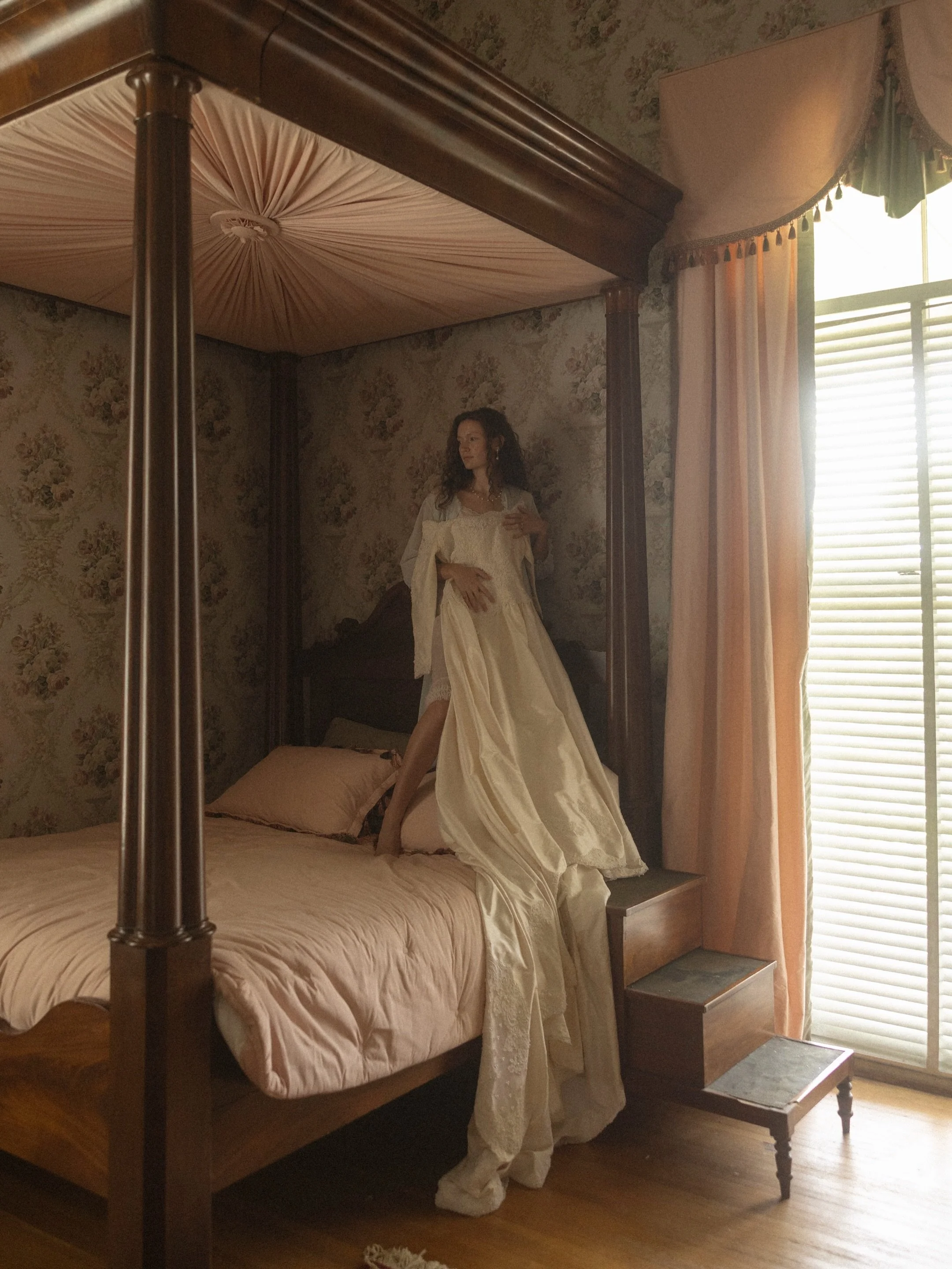 You CAN have your cake and eat it too&hellip; especially if the cake is your dream bridals 🎂

This vintage night gown &amp; robe paired with a dream location and her mom&rsquo;s wedding dress (which she is wearing at HER wedding 🥹) helped us captur
