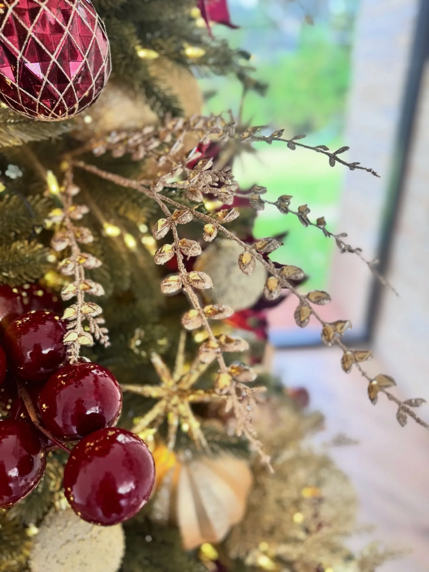 The colour of the season&hellip; and we&rsquo;re obsessed. 🤶🏼✨

𝒯𝒽𝑒 𝒯𝓇𝑒𝑒 𝒟𝓇𝑒𝓈𝓈𝑒𝓇

.
.
.
.
.
#thetreedressers
#christmastree 
#christmasdecor 
#christmasdecorations 
#christmastoys 
#christmasdecorating 
#christmas
#christmasinspo