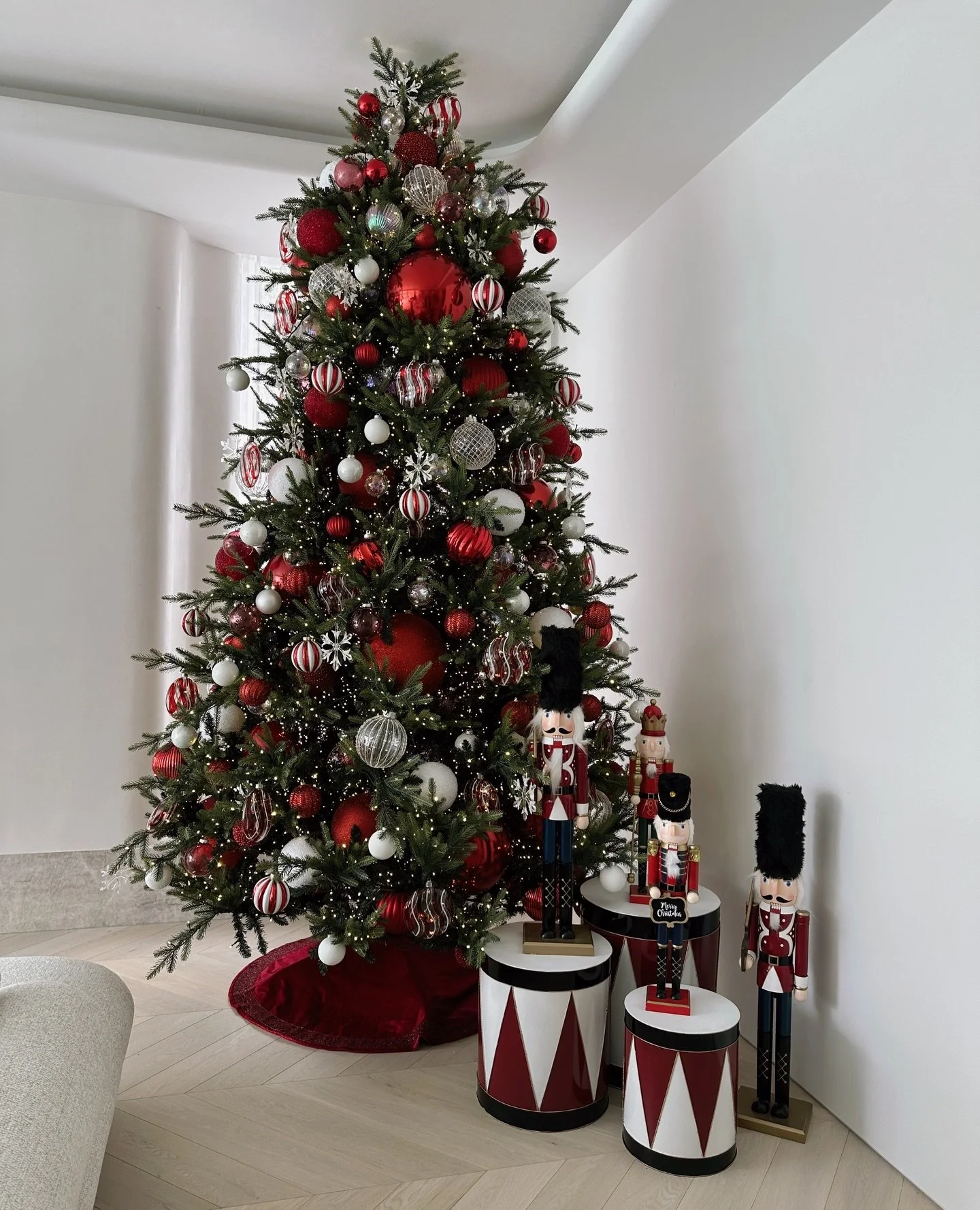 Nutcrackers had their moment this year, and we loved every second. Timeless, festive, and beautifully nostalgic. ✨🎄

𝒯𝒽𝑒 𝒯𝓇𝑒𝑒 𝒟𝓇𝑒𝓈𝓈𝑒𝓇

.
.
.
.
.
#thetreedressers
#christmastree 
#christmasdecor 
#christmasdecorations 
#christmastoys 
#