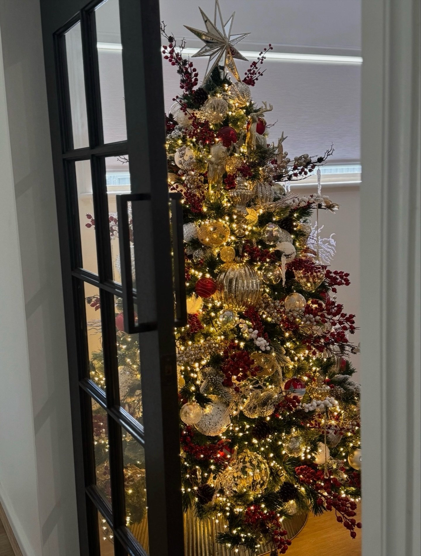 The week of Christmas when everything feels a little more magical ✨🎄

𝒯𝒽𝑒 𝒯𝓇𝑒𝑒 𝒟𝓇𝑒𝓈𝓈𝑒𝓇

.
.
.
.
.
#thetreedressers
#christmastree 
#christmasdecor 
#christmasdecorating
#christmas